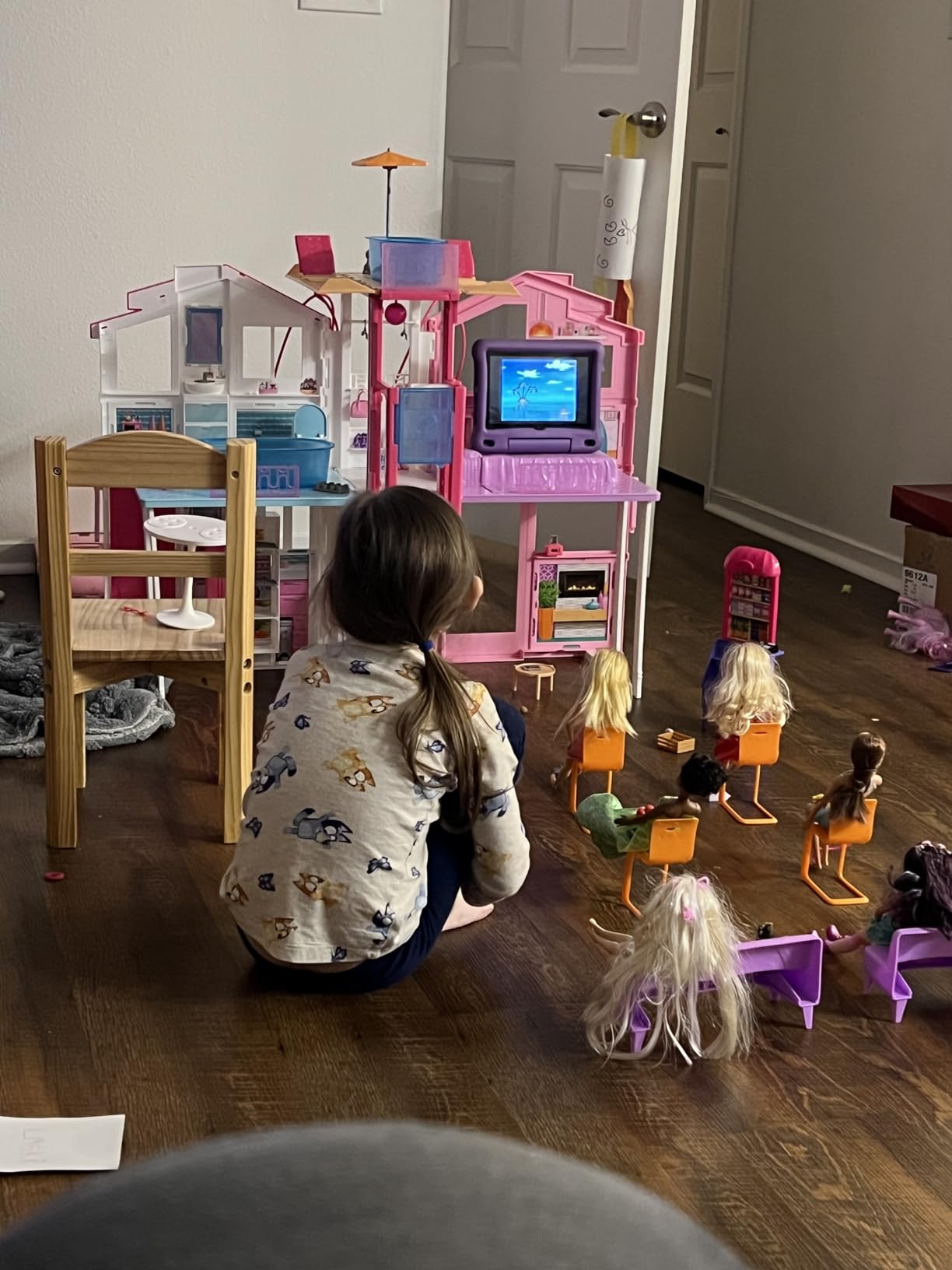 Barbie 3-Story Townhouse Dollhouse with Elevator, Swing Chair, Furniture and Accessories, Fold for Portability and Travel (Amazon Exclusive) customer photo 2