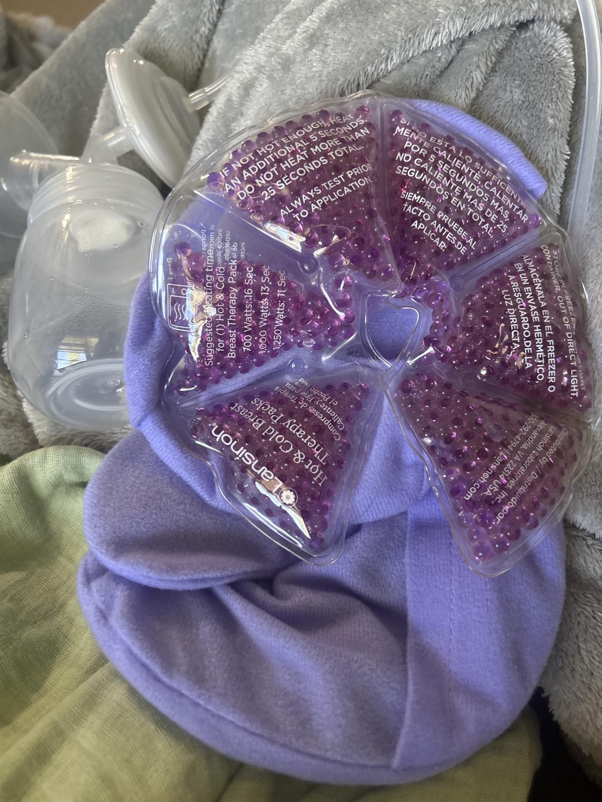 Lansinoh Breast Therapy Packs, Hot and Cold Breast-Pads with 2 Soft Covers, Postpartum Essentials for Nipple Pain Relief, Mastitis, Engorgement, Support for Breastfeeding, Pumping Aid, 2 Pack customer photo 2