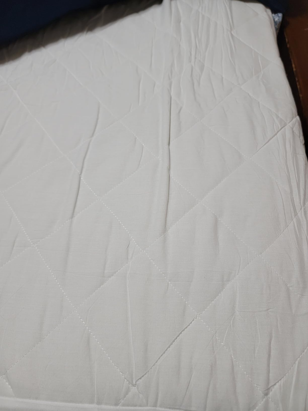 Amazon Basics Hypoallergenic Quilted Mattress Topper Pad, 18 Inches Deep, Twin, White customer photo 1