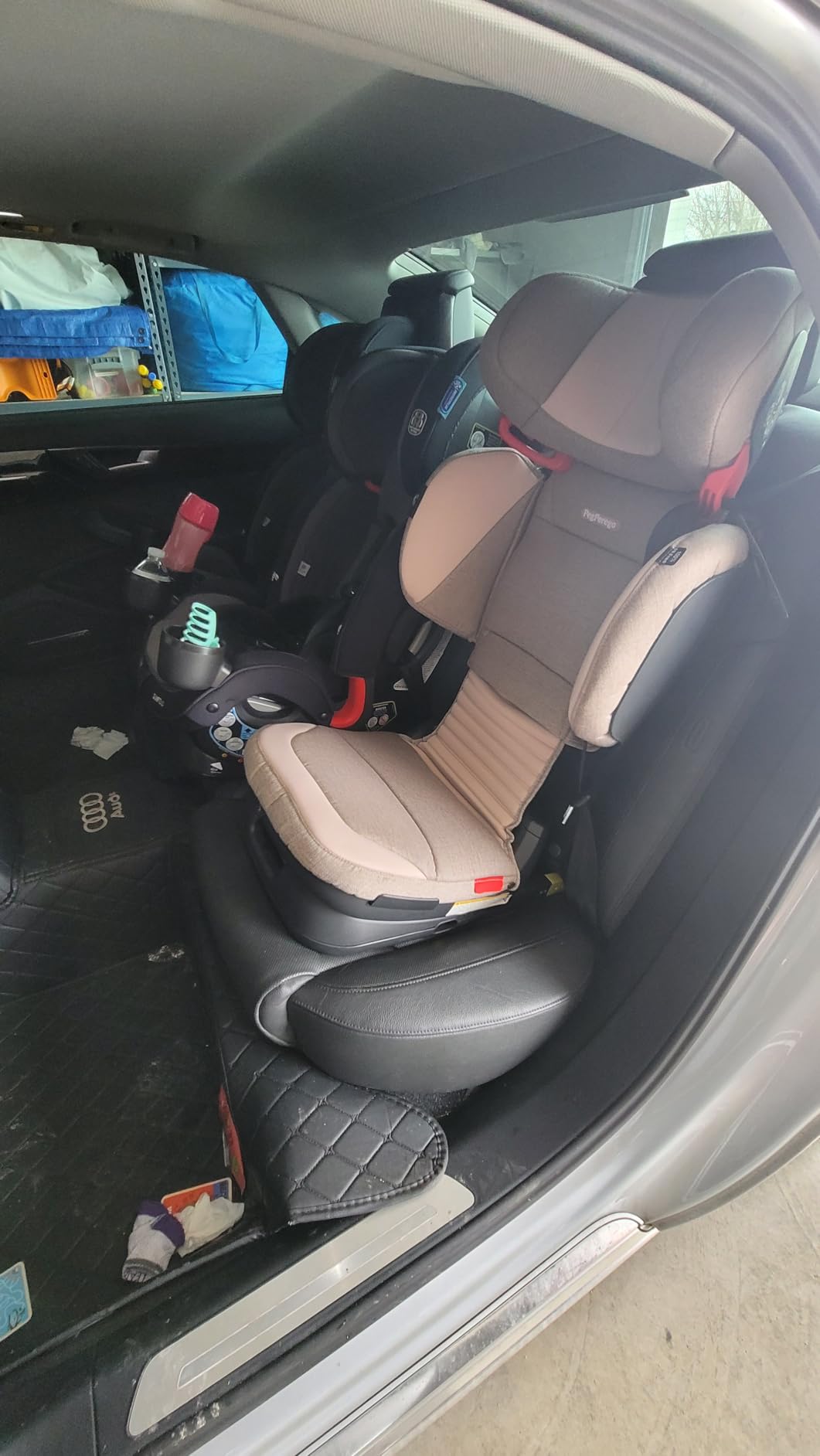 Viaggio Flex 120 Booster, 4D Total Adjust for Safety & Comfort, No Armrests, Compact Fold for Travel, 40-120 lbs, Made in Italy, Crystal Black (Black) customer photo 1