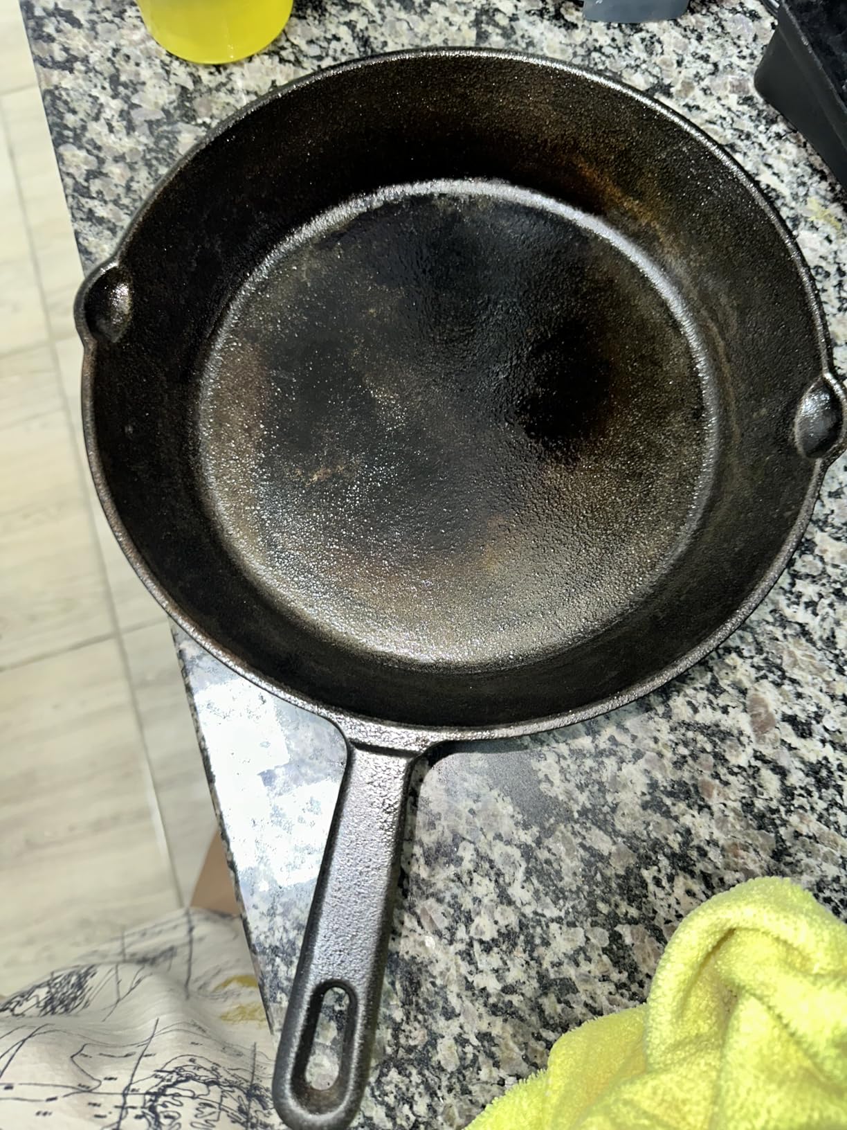Utopia Kitchen Cast iron Skillets 3 Piece Set, Chefs Pan, Pre Seasoned Cast iron Skillets, 6, 8 & 10 Inches, Easy Use in the Oven, Stove, Grill, or Campfire, Black customer photo 2