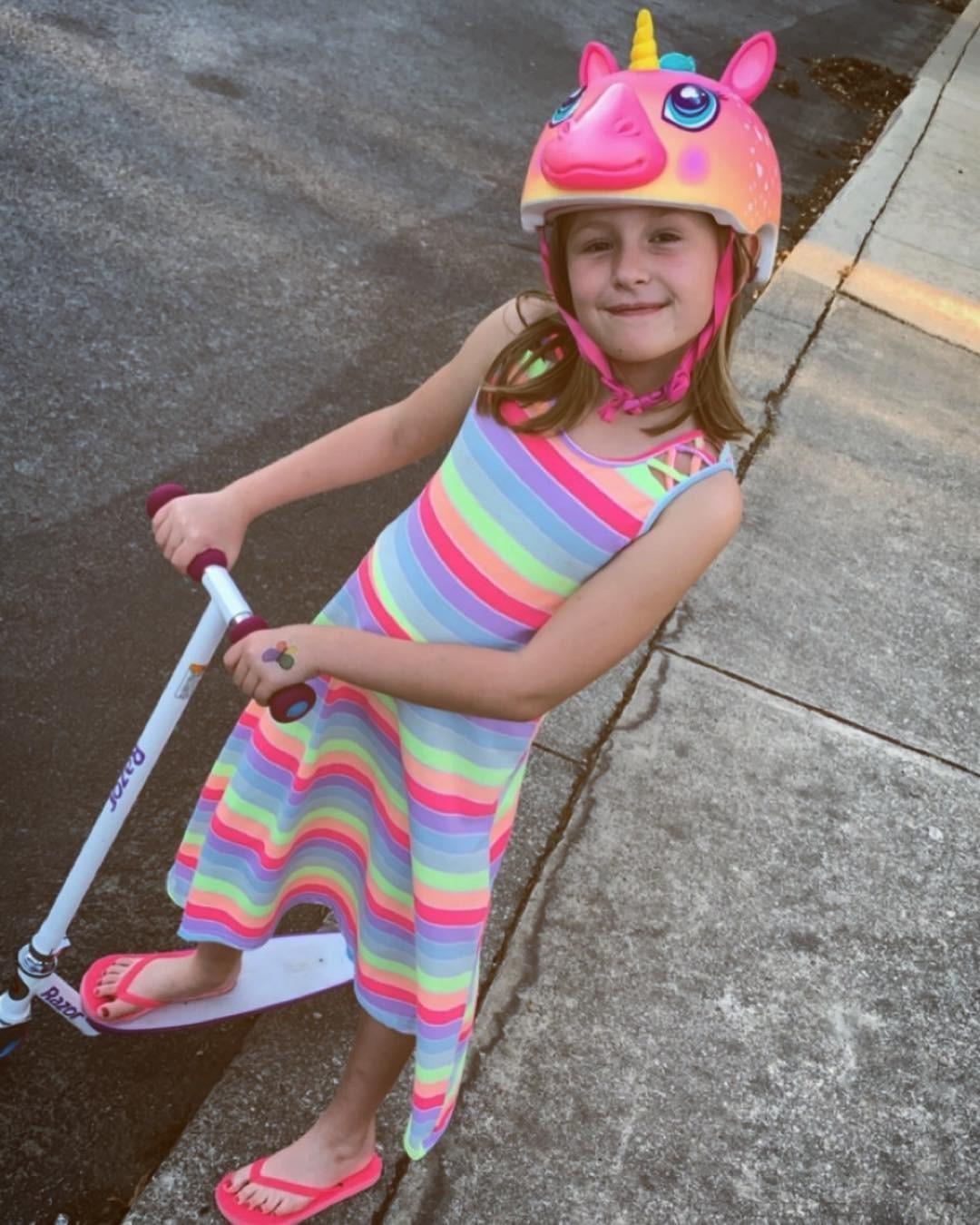 Razor Party Pop Kick Scooter - Multi-Color LED Light-Up Deck, Lightweight Steel Frame, for Kids Ages 6 and Up customer photo 2