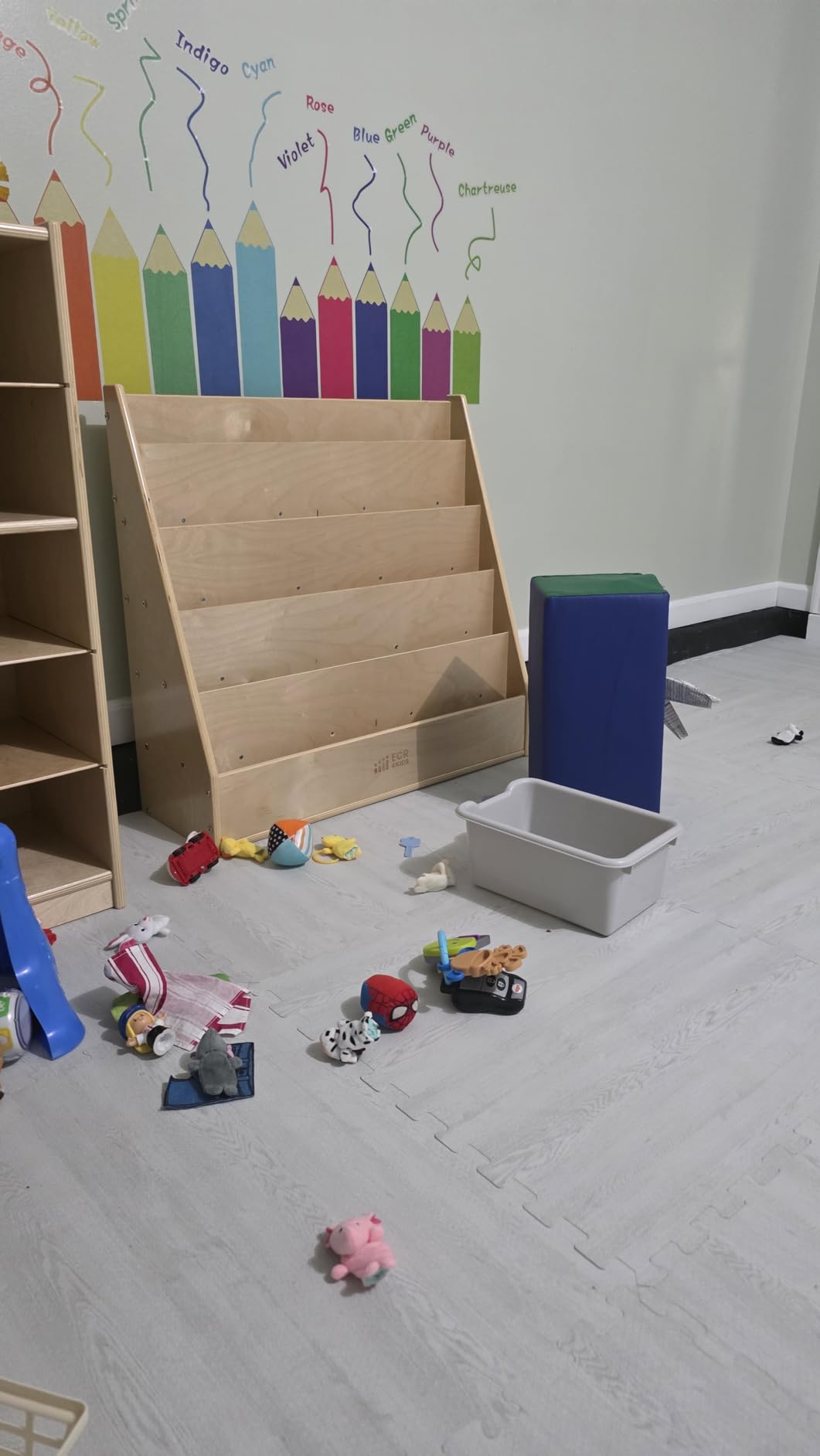 ECR4Kids Streamline Single-Sided Book Display with Storage, Classroom Bookshelf, Natural customer photo 1