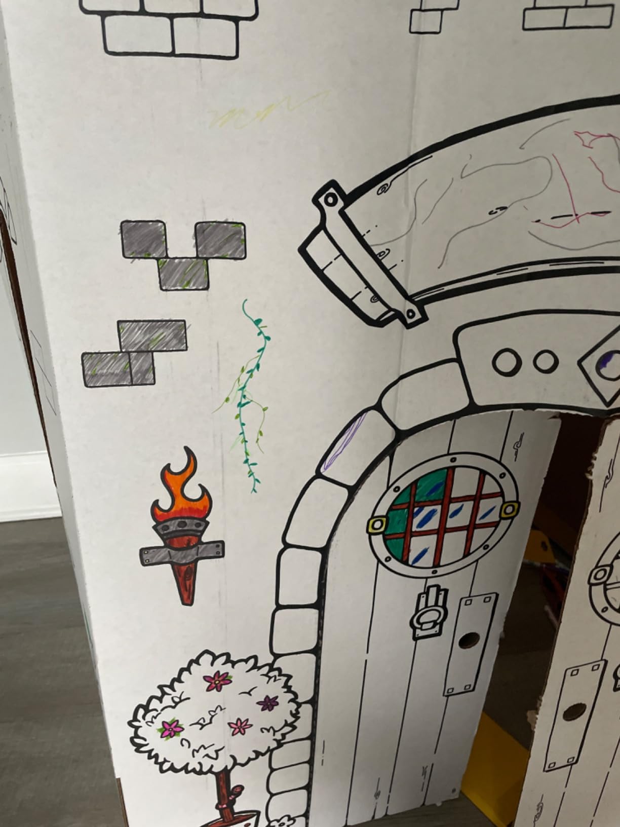 Easy Playhouse Fairy Tale Castle - Kids Art and Craft for Indoor and Outdoor Fun, Color, Draw, Doodle - Decorate and Personalize a Cardboard Fort, 32