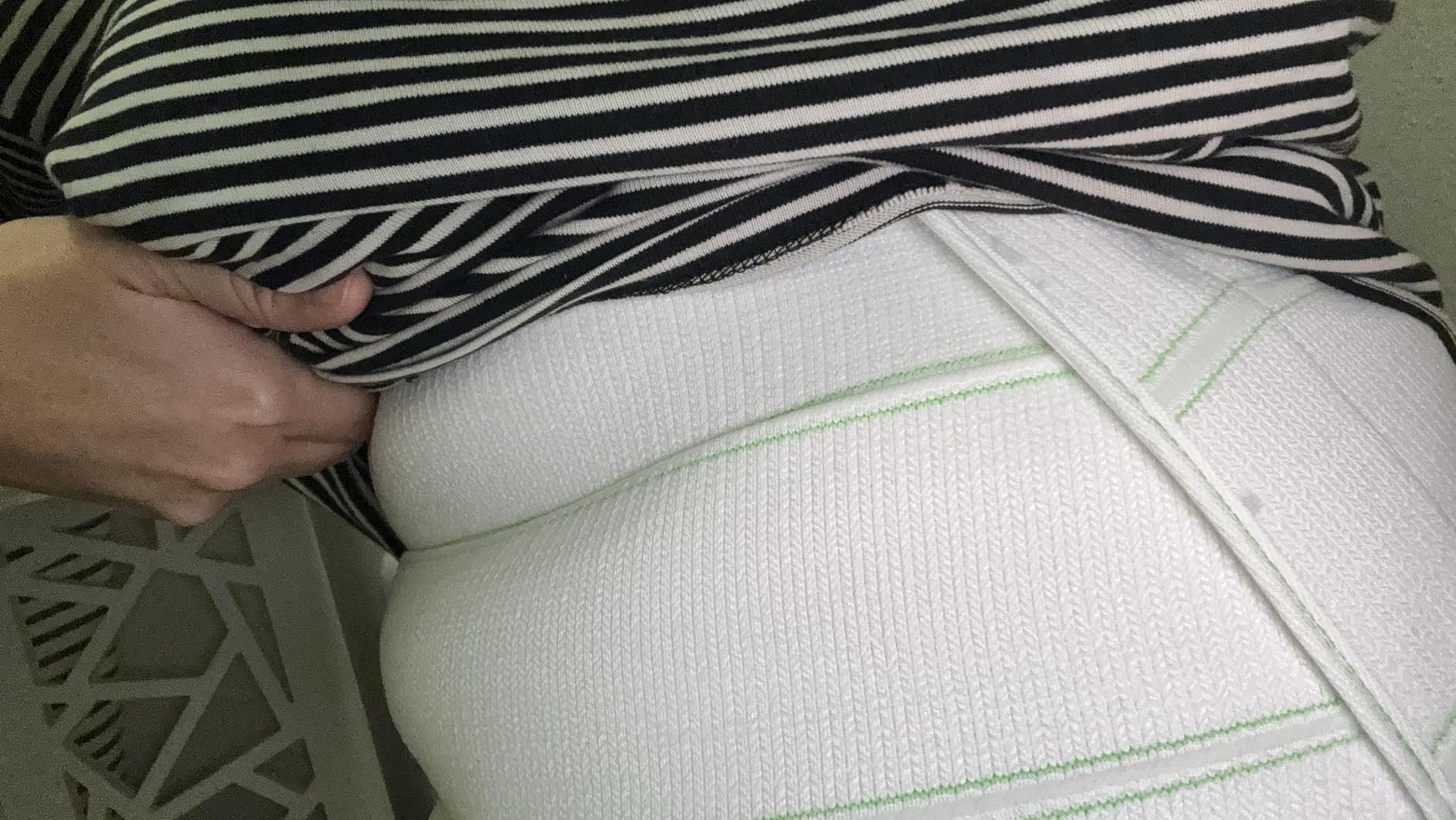 Postpartum & Post Surgery Abdominal Binder. 3-Panel belly band for recovery after childbirth, hysterectomy, tummy tuck, hernia, diastasis recti. Size L/XL (45