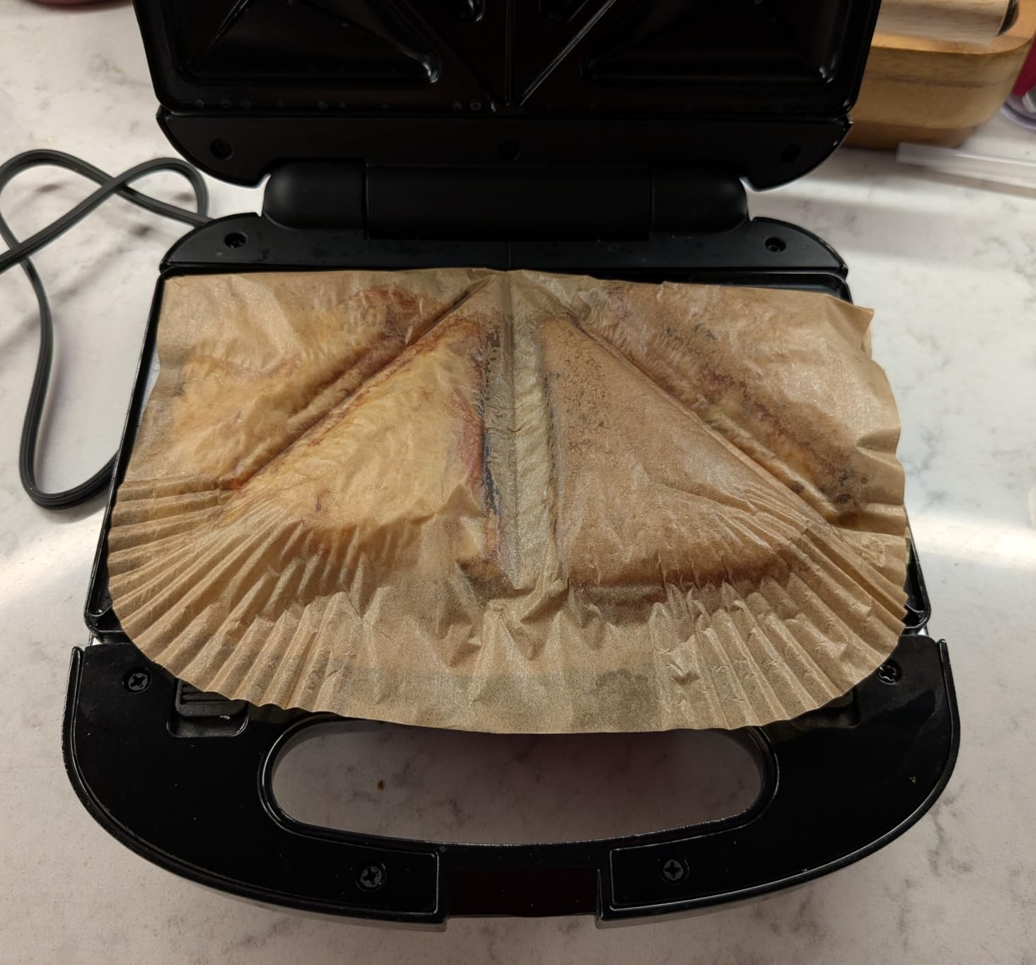 BLACK+DECKER 3-in-1 Waffle Iron, WM2000SD, Grill and Sandwich Press, Non-Stick Removable Plates, Space Saving Compact Design customer photo 1