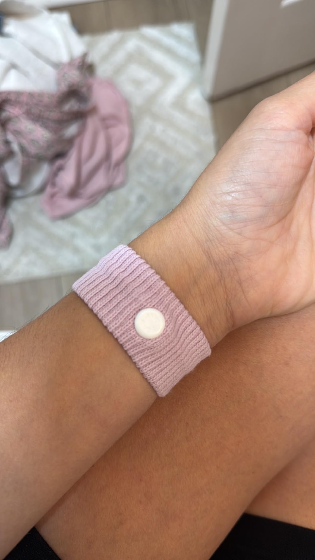 Sea-Band Mama Maternity Kit That Includes: 1 Pair of Maternity Anti Nausea Morning Sickness Bands, Drug-Free Nausea Relief Ginger Lozenges, and an Aromatherapy Calming Rollette with Essential Oils customer photo 1