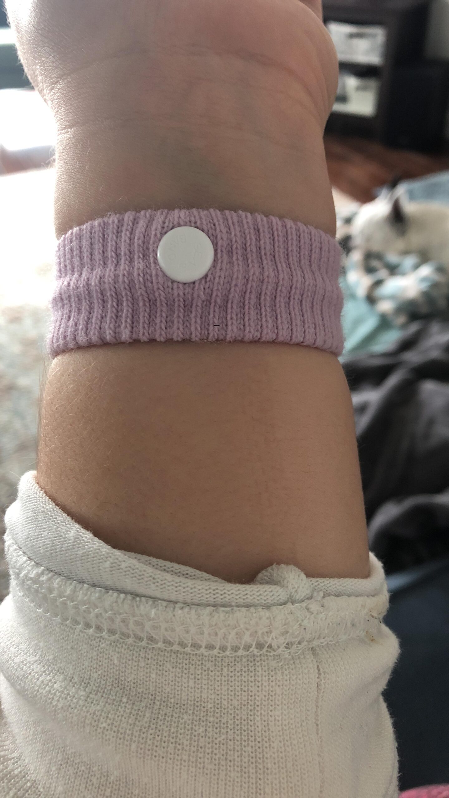 Sea-Band Mama Maternity Kit That Includes: 1 Pair of Maternity Anti Nausea Morning Sickness Bands, Drug-Free Nausea Relief Ginger Lozenges, and an Aromatherapy Calming Rollette with Essential Oils customer photo 2