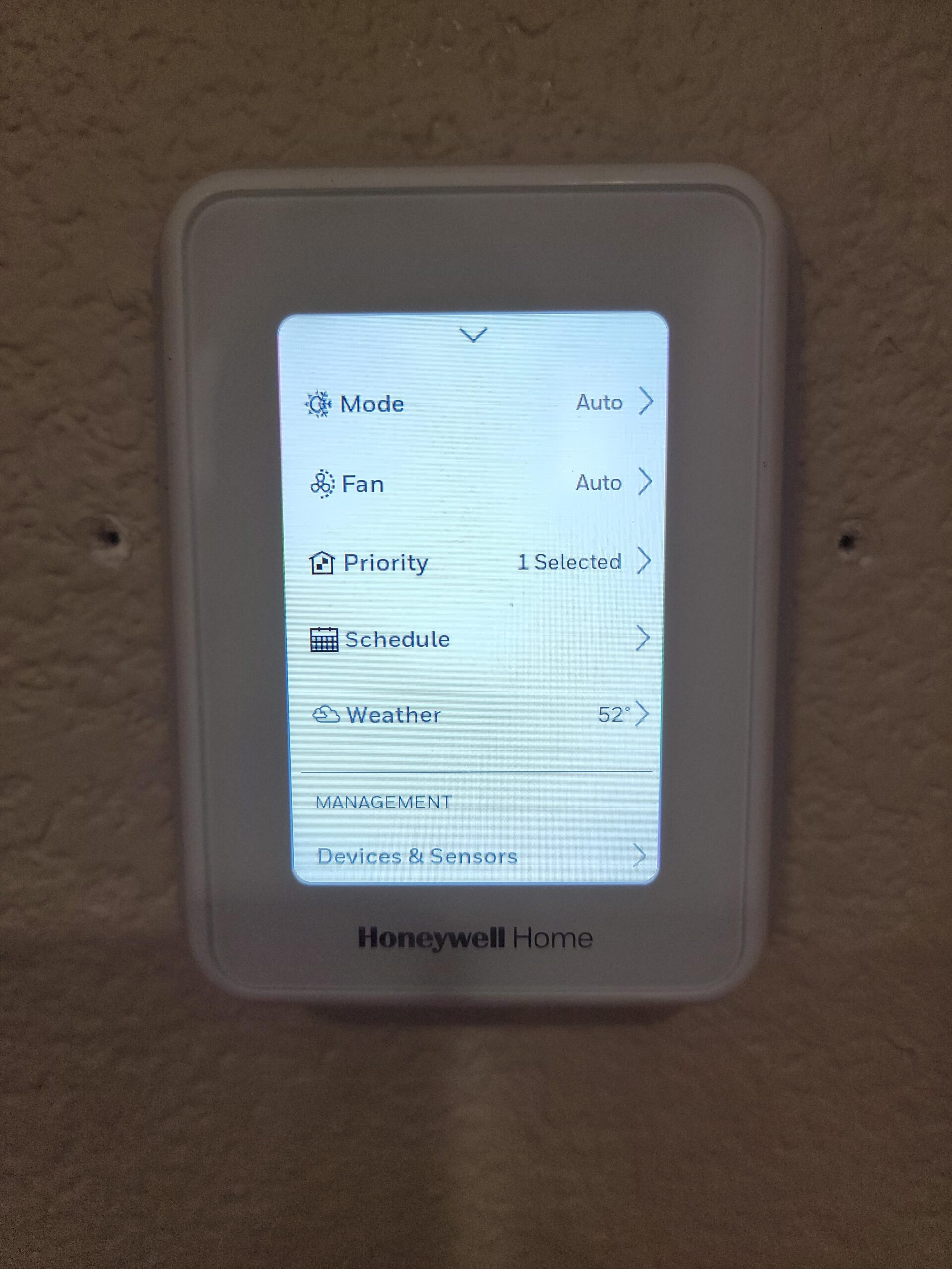 Honeywell Home T9 WiFi Smart Thermostat with 1 Smart Room Sensor, Touchscreen Display, White customer photo 1