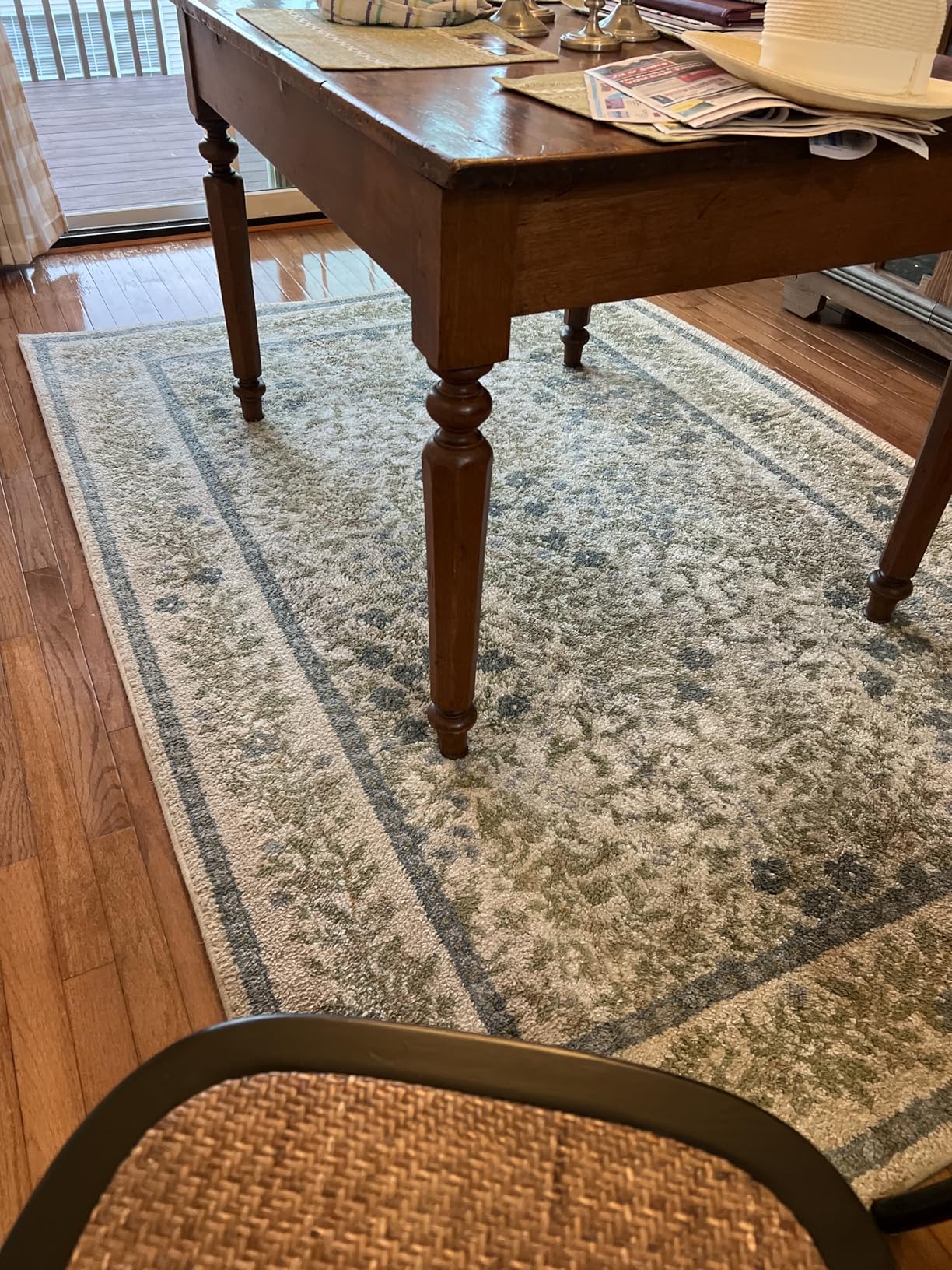 Hoover Pet Carpet Cleaner Solution, 128 oz., Tropical Breeze Scent, Deep Cleaning Shampoo Solution customer photo 1