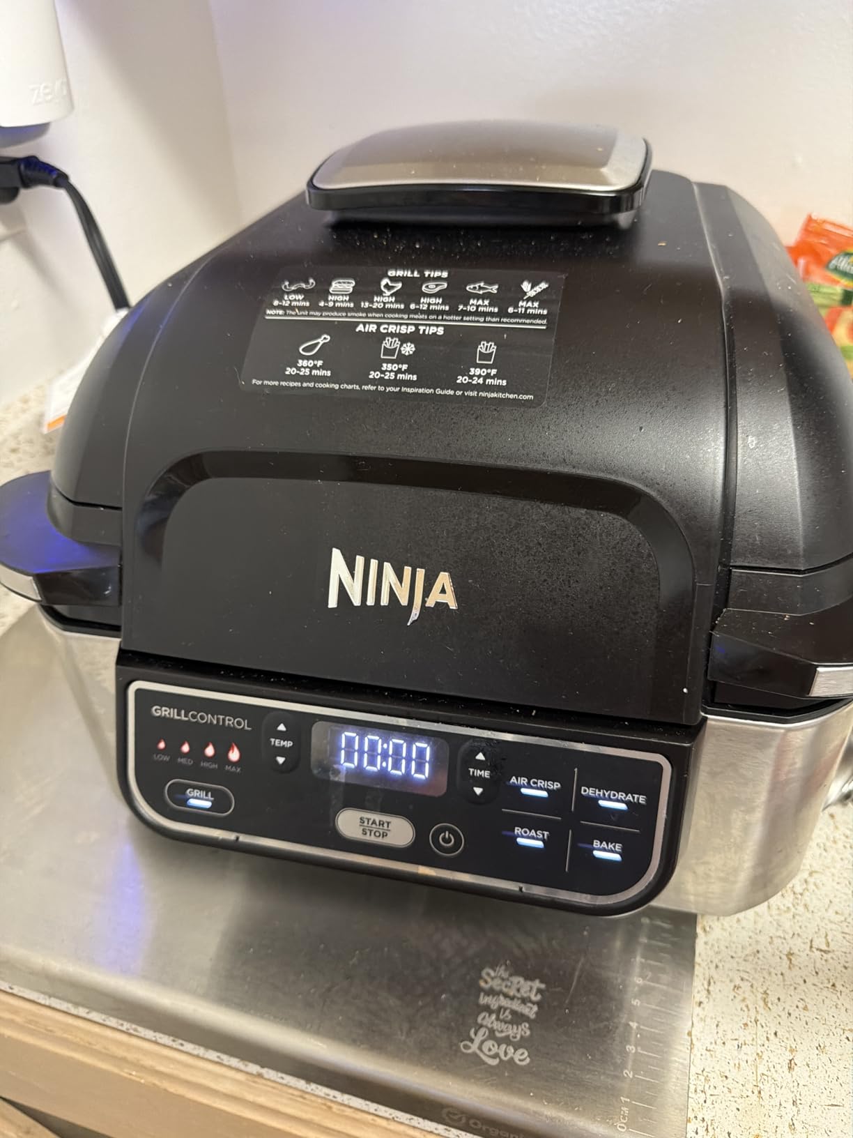 Ninja Foodi 5-in-1 Indoor Grill, AG301, Smoke Control System, Dishwasher Safe Parts, Black/Grey customer photo 1