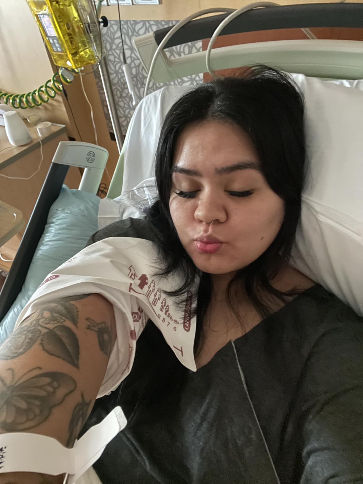 Frida Mom Labor and Delivery Gown for Hospital, Easy-Snap, Tagless Nursing Gown with Skin-to-Skin Access and Full Coverage in The Back customer photo 1