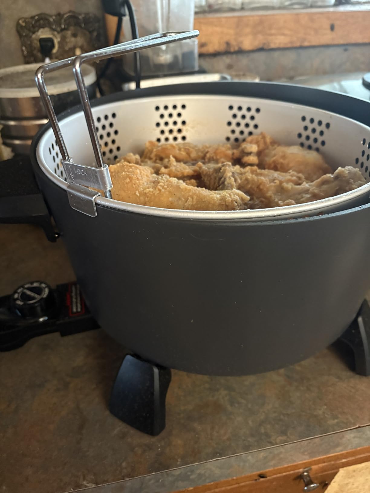 Presto 06009 10-Quart Kitchen Kettle XL Multi-Cooker, Steamer and Deep Fryer, Black customer photo 2