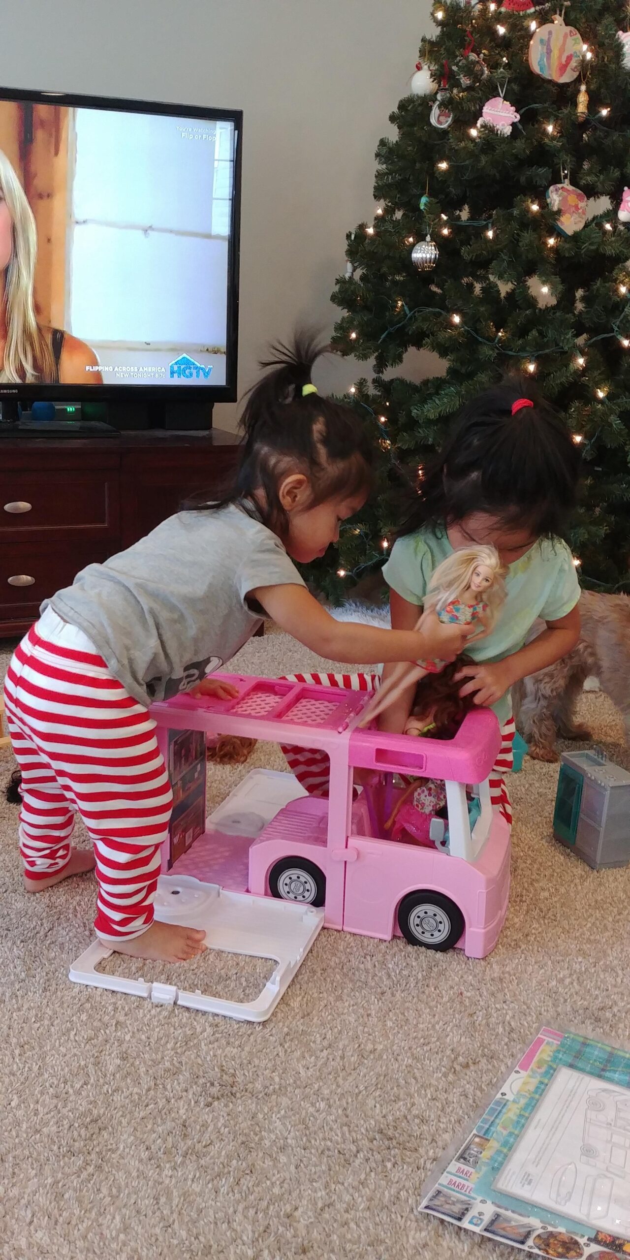 Barbie 3-in-1 DreamCamper Vehicle, Approx. 3-ft, Transforming Camper with Pool, Truck, Boat and 60 Accessories, Makes a Great Gift for 3 to 7 Year Olds customer photo 2