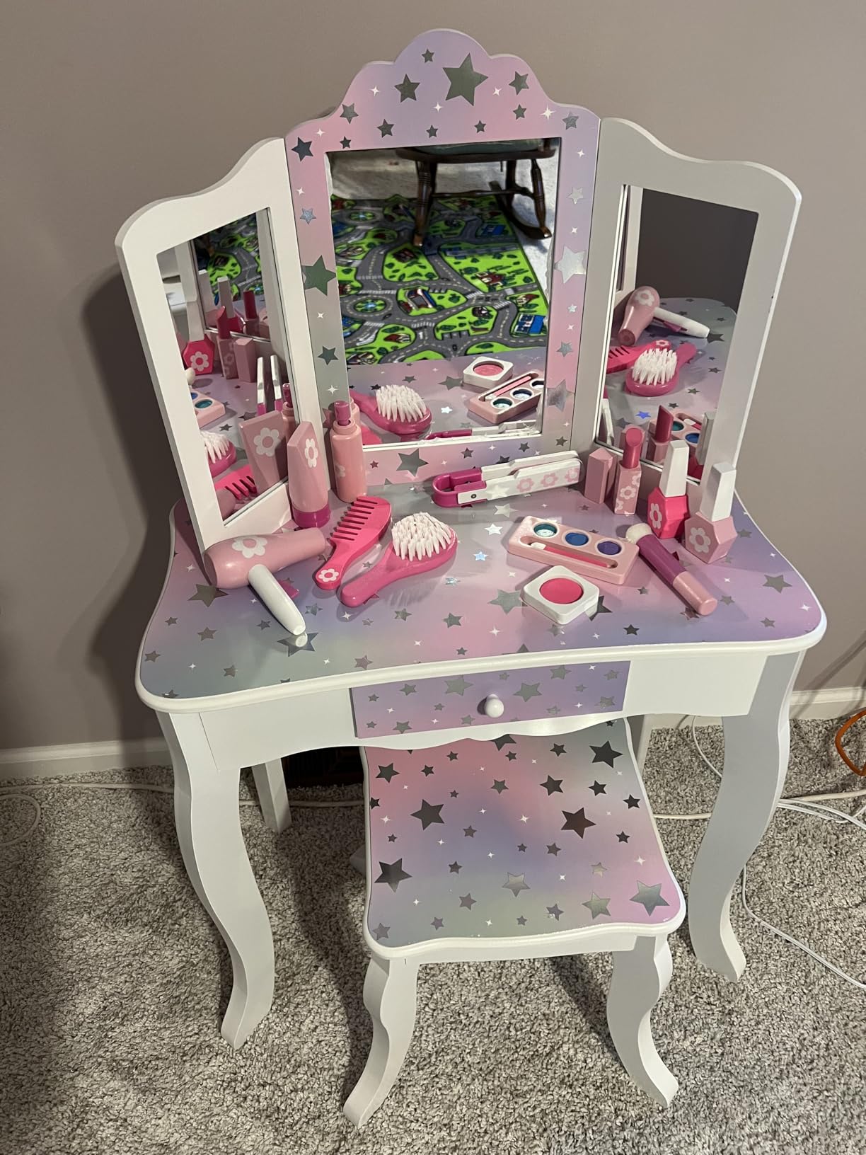 Teamson Kids Princess Gisele Twinkle Star Print 2-Piece Kids Wooden Play Vanity Set with Vanity Table, Tri-Fold Mirror, Storage Drawer, and Matching Stool, White with Pink and Gold Star Accent customer photo 1