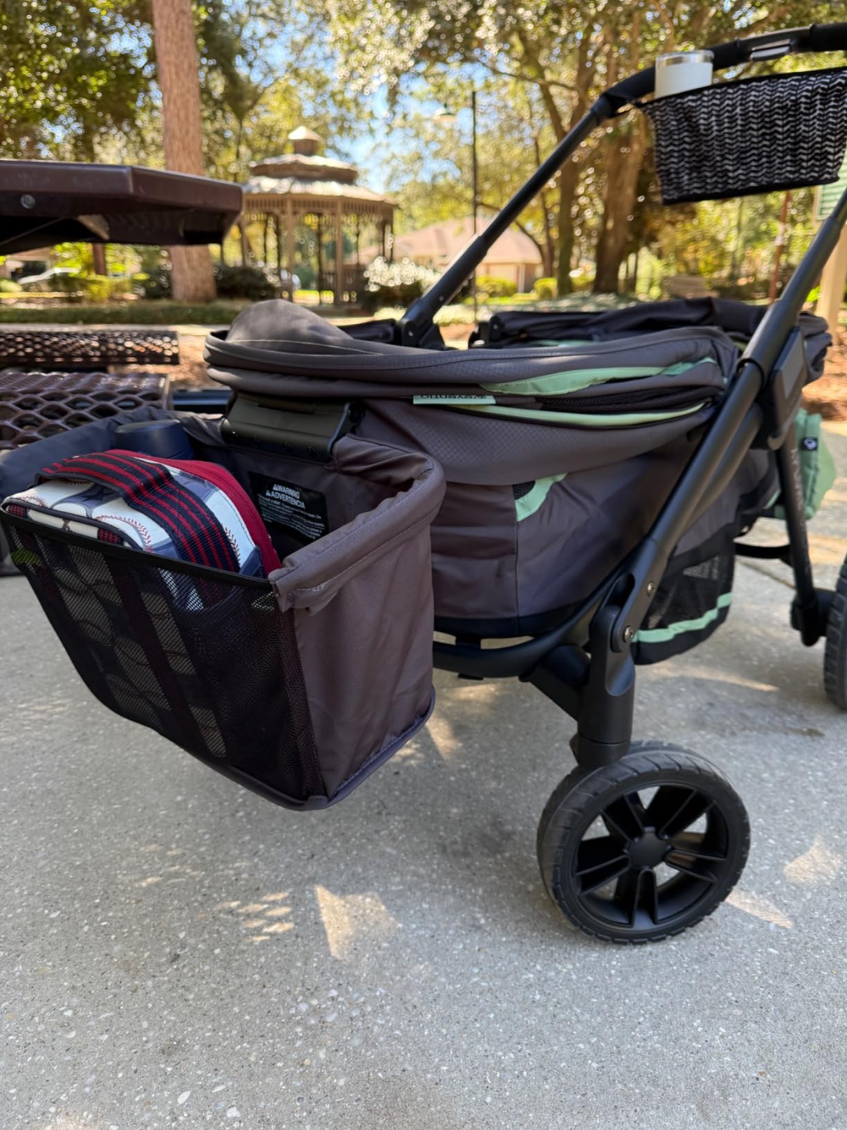 Evenflo Pivot Xplore All-Terrain Stroller Wagon (Wayfarer Black) customer photo 1