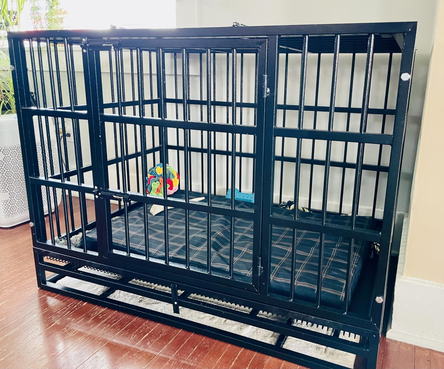 LEMBERI 48 Inch Heavy Duty Indestructible Dog Crate, Escape Proof Double Door Dog Kennel with Lockable Wheels, High Anxiety Extra Large Dog Cage Indoor Use, with Removable Tray customer photo 2