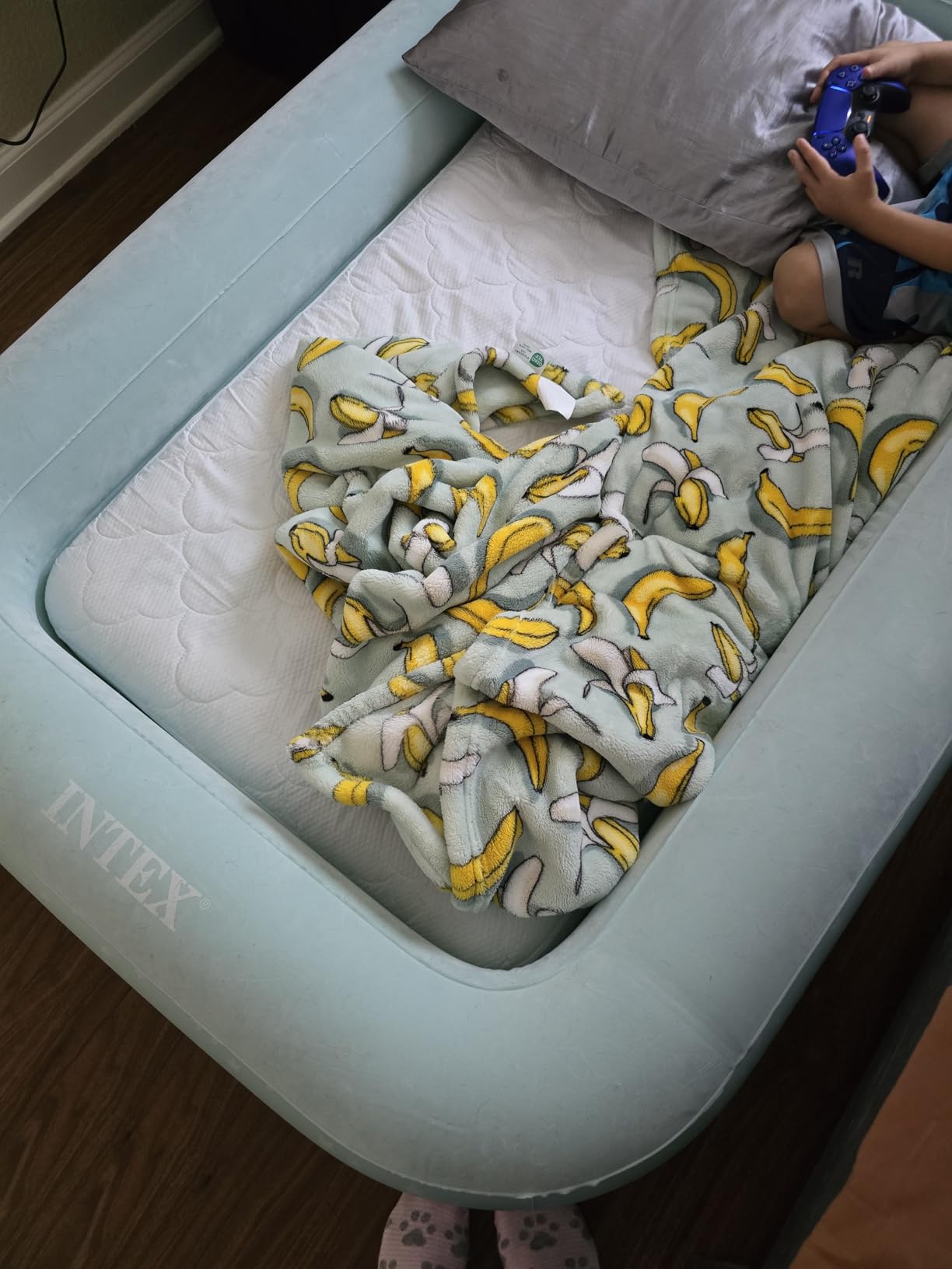 Intex 66810EP Inflatable Kidz Travel Bed Set: Air Mattress Includes Hand Pump and Carry Bag - Indoor Use - 28