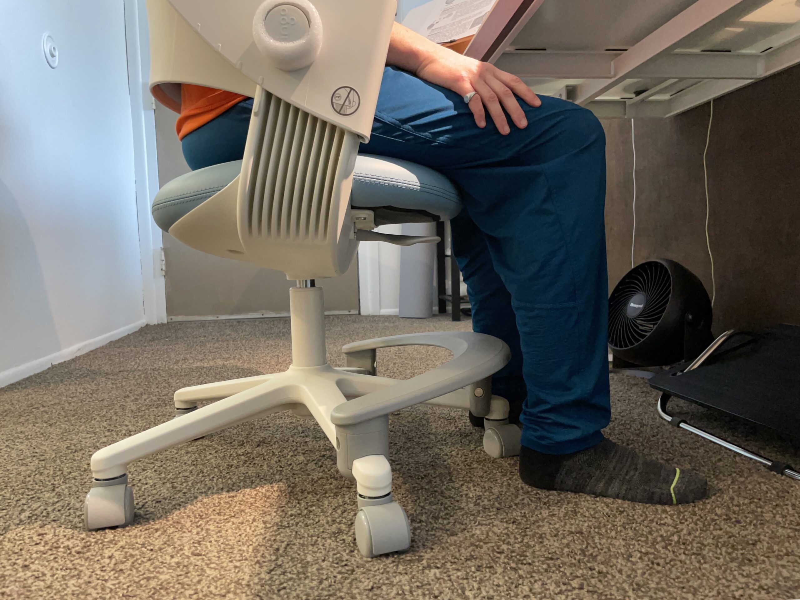 SIDIZ Ringo Kids Desk Chair : Ergonomic Kids Chair with Footrest, 4-Step Growing Function, Adjustable Seat Height, Sit-Locking Casters, Swivel Type (Rosy Pink) customer photo 1