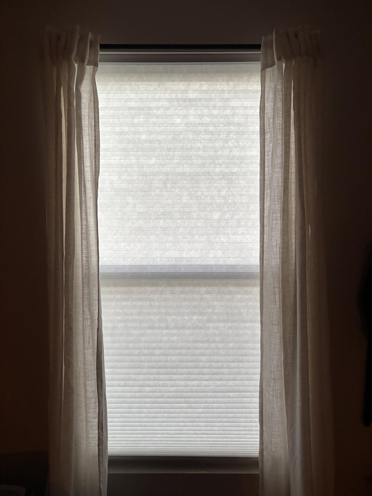 BlindsAvenue Cordless Cellular Honeycomb Shade, Light Filtering Blinds for Indoor Window, Thermal Insulation Shades for Home, Noise Reduction, Color: White, Size: 27.5