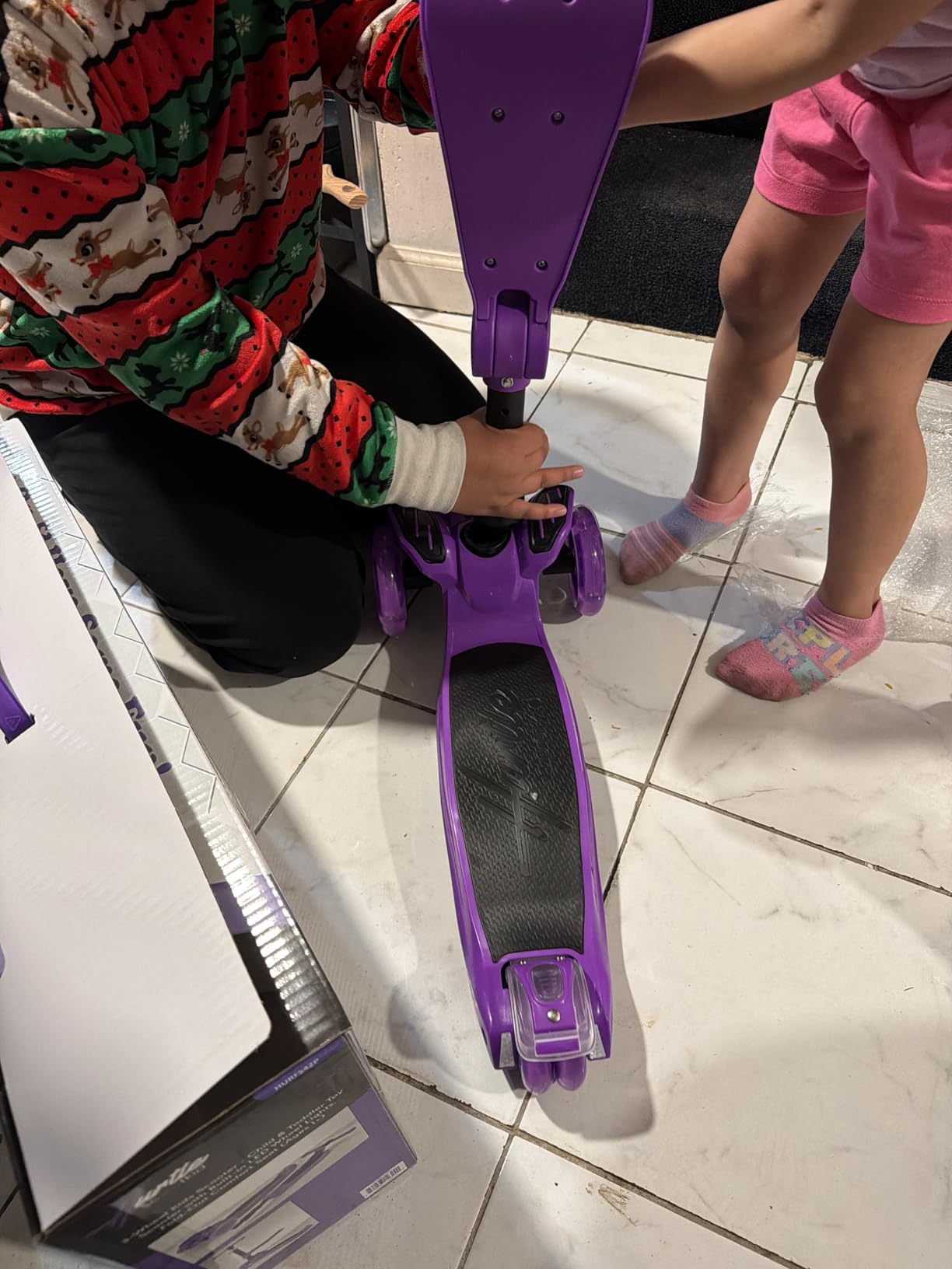 Hurtle 3-Wheeled Scooter for Kids - Wheel LED Lights, Adjustable Lean-to-Steer Handlebar, and Foldable Seat - Sit or Stand Ride with Brake for Boys and Girls Ages 1-14 Years Old customer photo 2