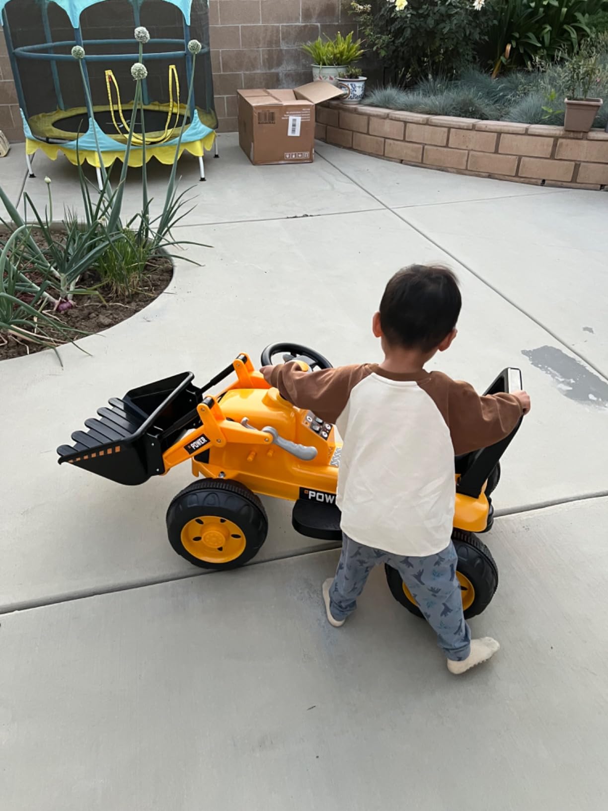Costzon Ride on Car, Excavator Toy w/Front Loader, Horn, Forward/Backward, Controllable Digging Bucket, Digger, 6V Battery Powered Electric Vehicle Construction Tractor, Electric Car for Kids customer photo 1