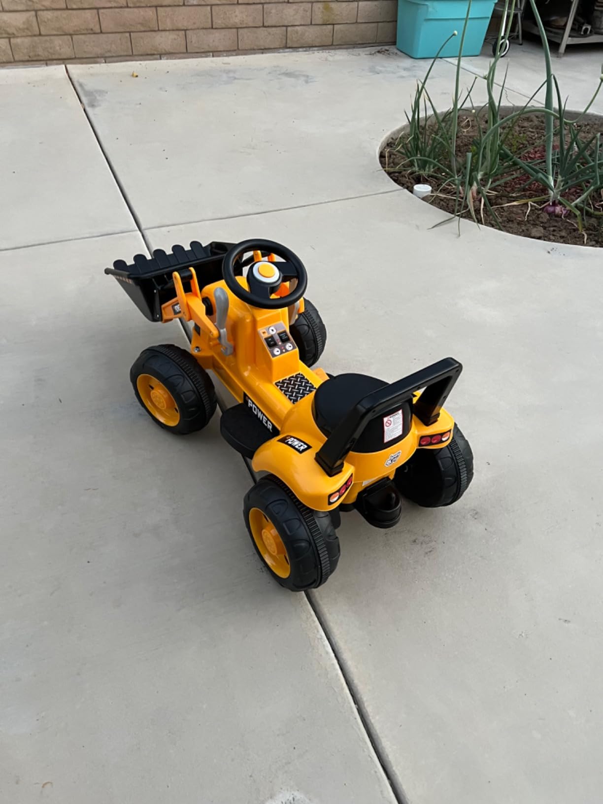 Costzon Ride on Car, Excavator Toy w/Front Loader, Horn, Forward/Backward, Controllable Digging Bucket, Digger, 6V Battery Powered Electric Vehicle Construction Tractor, Electric Car for Kids customer photo 2