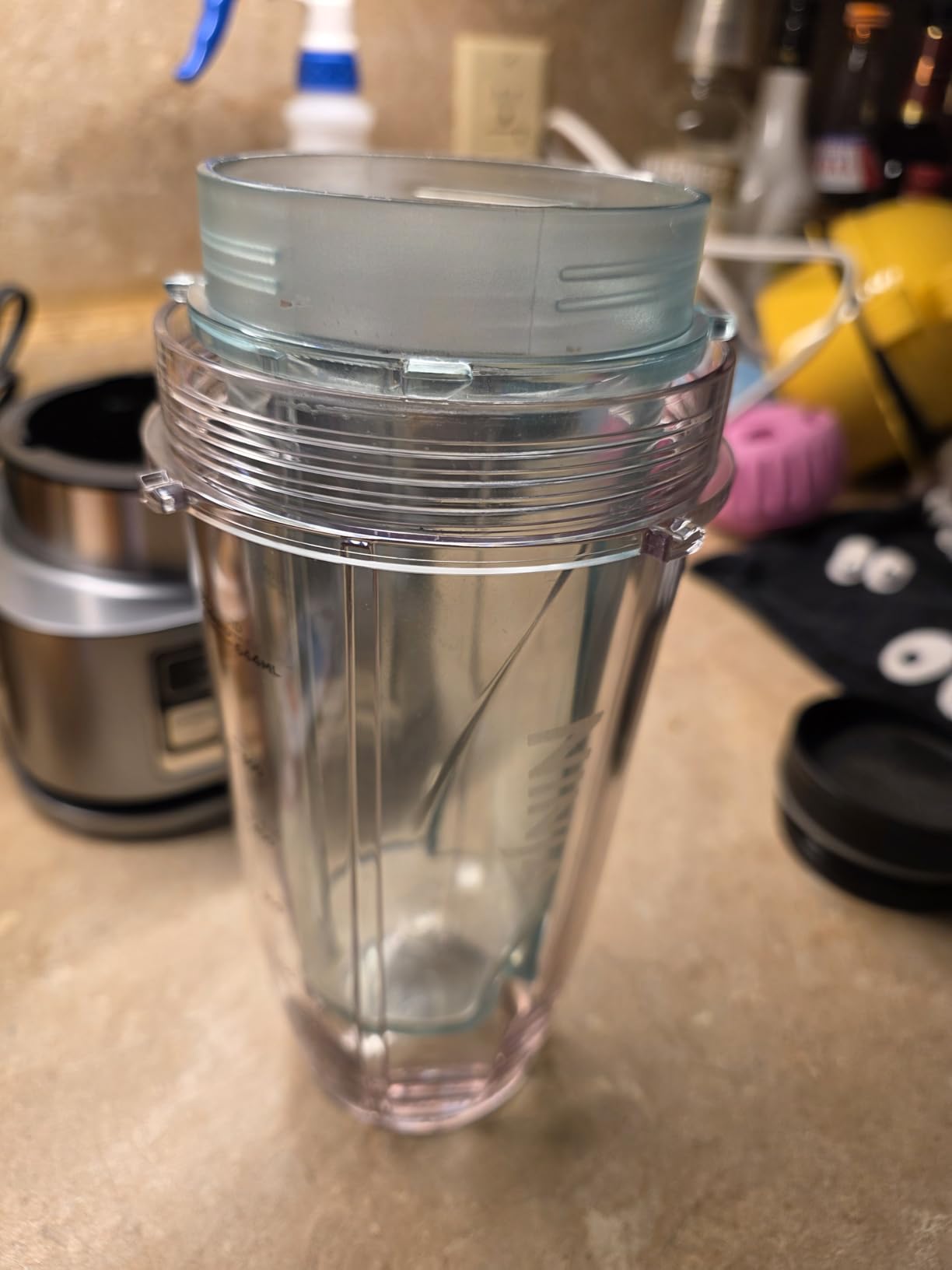 Ninja Foodi Personal Blender | Smoothie Bowl Maker with Storage Lid, Nutrient Extractor and Mixer | 1200-Peak-Watt smartTORQUE Motor | Hybrid Edge Blades, (2) 24-oz. Cups | Silver | SS101 customer photo 2