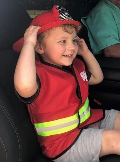 Cocojeci Boys Dress up Trunk Costumes Set, 15pcs Pretend Role Play Set Fireman, Police, Construction Worker Costume with Accessories for Kids Ages 3-7 customer photo 2