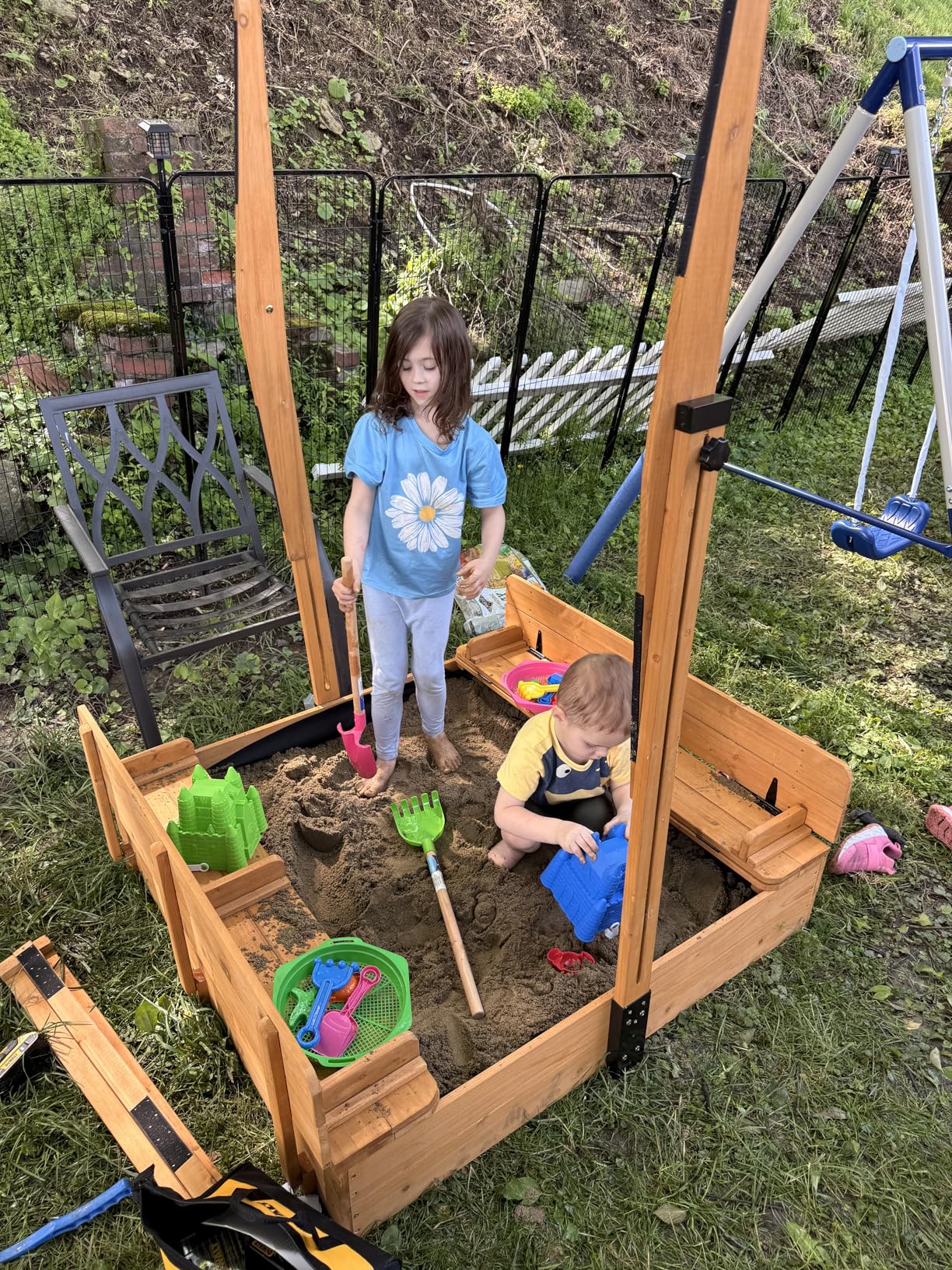 Kids Wooden Outdoor Sandbox w/Canopy, 2 Foldable Bench Seats, Retractable Roof Sand Protection Liner 47x47-Inch customer photo 1