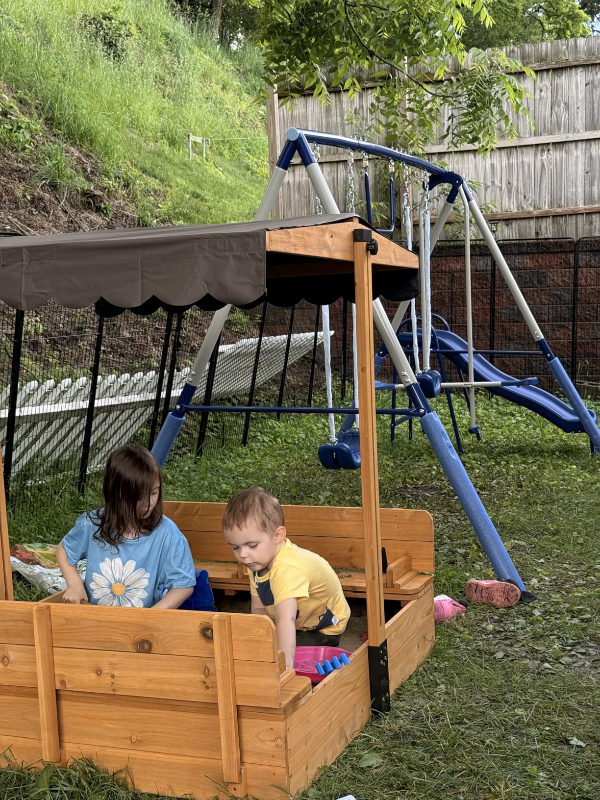 Kids Wooden Outdoor Sandbox w/Canopy, 2 Foldable Bench Seats, Retractable Roof Sand Protection Liner 47x47-Inch customer photo 2
