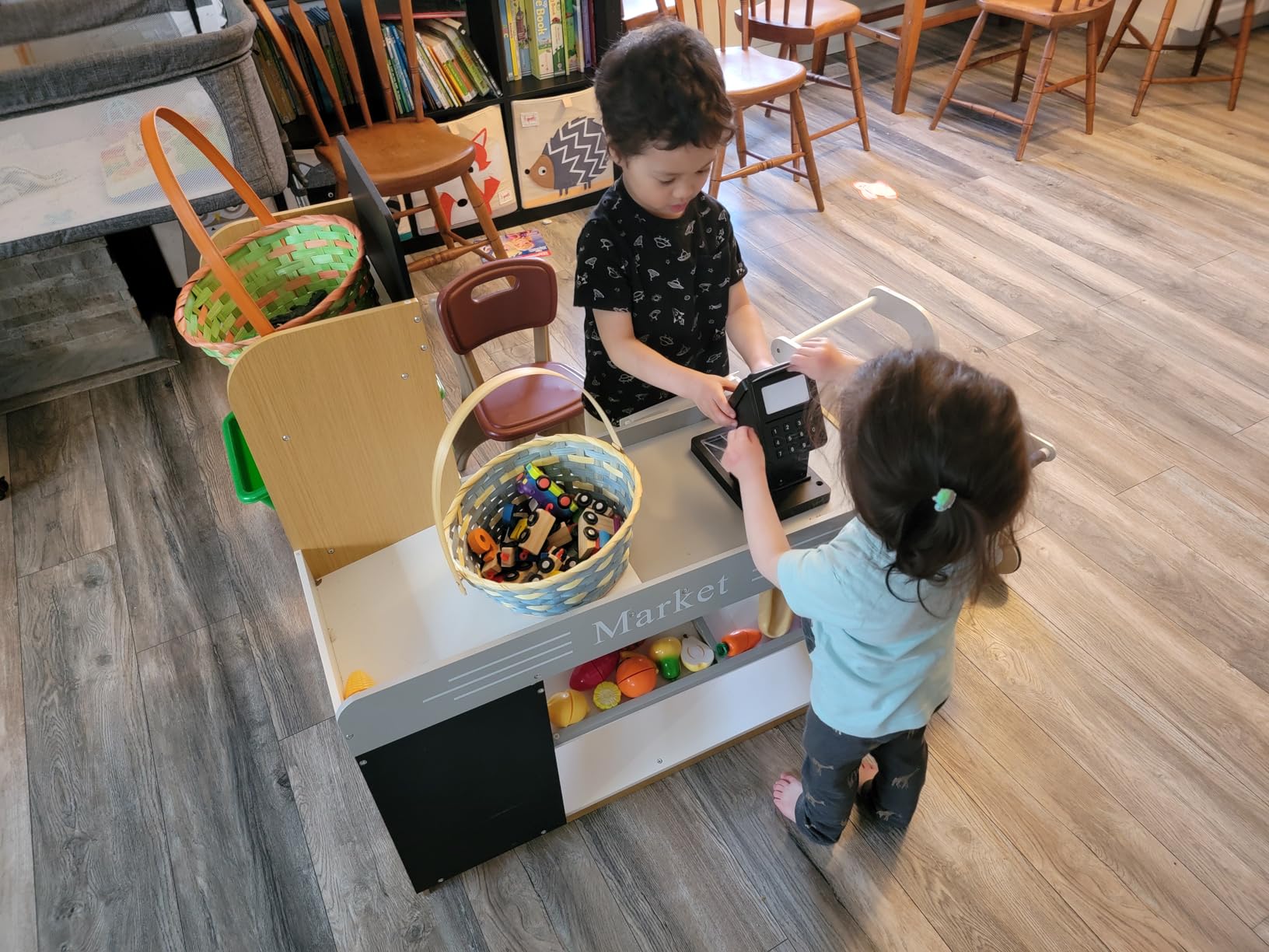 HONEY JOY Kids Grocery Store Playset, Wooden Grocery Store Pretend Play w/Cart, Cash Register Stand w/Coins, Chalkboard, Toddler Supermarket Play Toy for Boys Girls(Play Food Not Included) customer photo 1