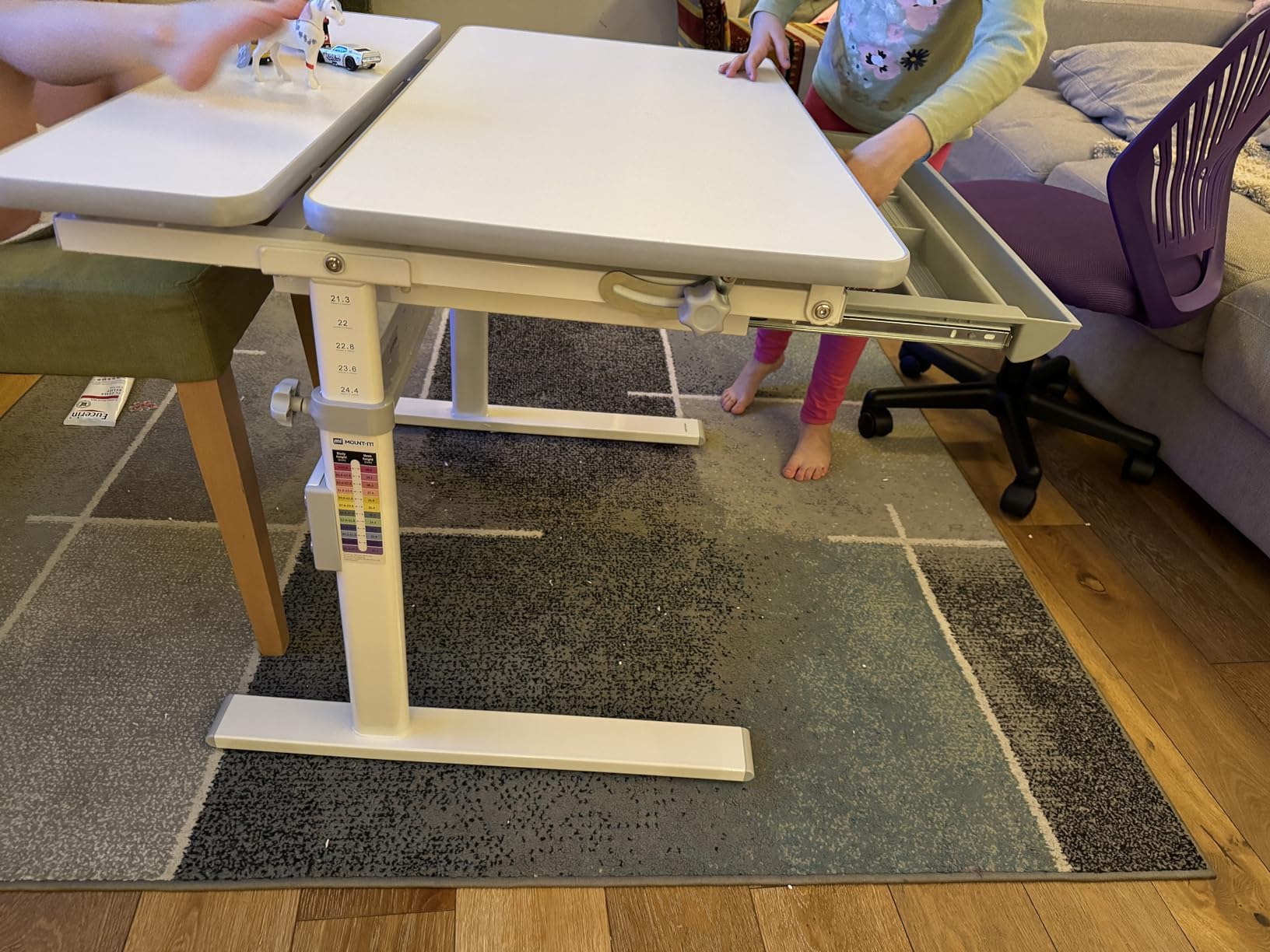 Mount-It! Kids Adjustable Desk with Tilting Desktop, Height Adjustable Study Table with Storage Drawer, Ergonomic Desk for Writing, Drawing & Homework, 31.5