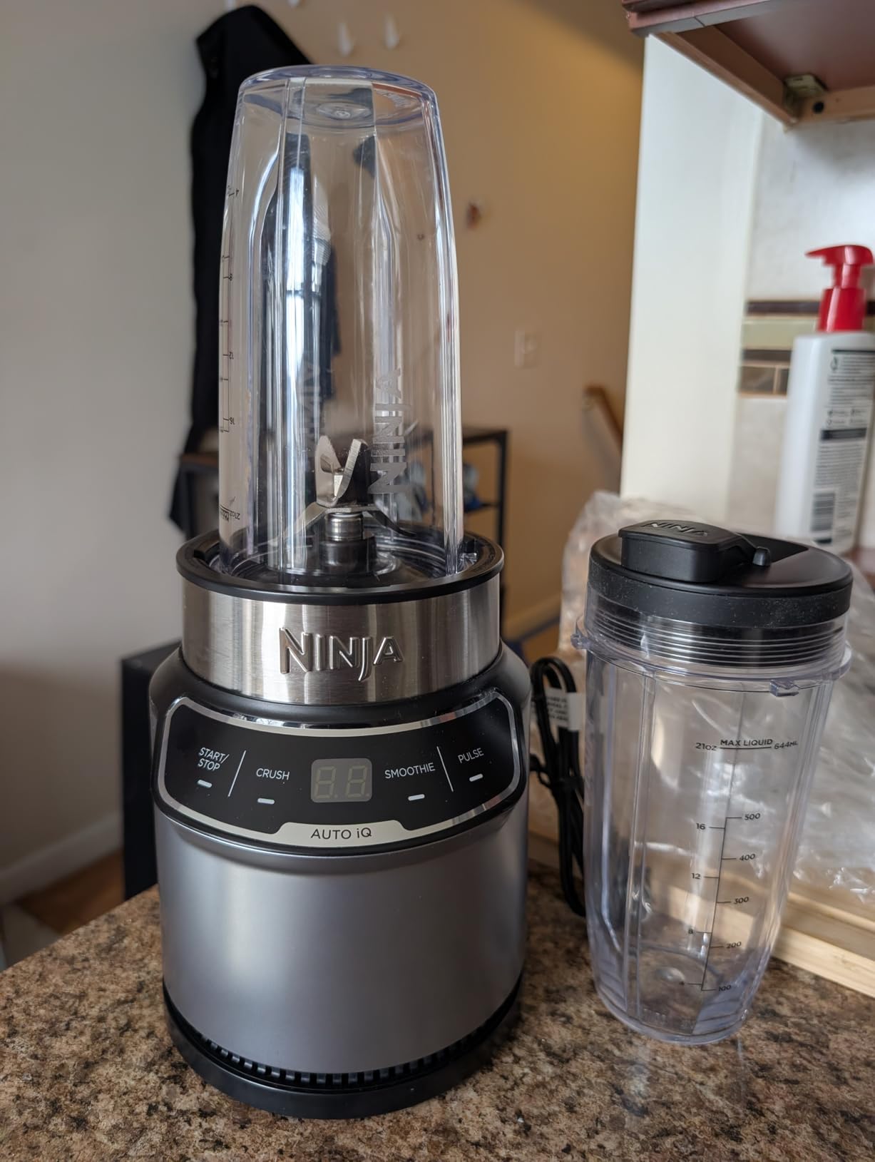 Ninja Nutri-Blender Pro with Auto-iQ | For Smoothies, Shakes, Frozen Drinks, Salsa, Dips | (2) 24-oz. To-Go Cups & Spout Lids | 1100-Peak-Watt | Silver | BN401 customer photo 1