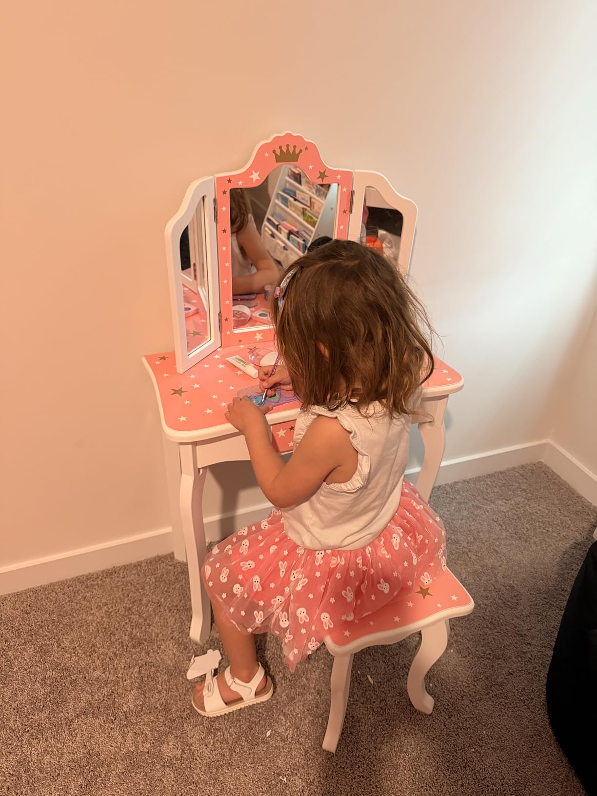 Nromant Kids Vanity Table and Chair Set, Girls Vanity Set with Stool, Tri-Folding Mirror, Dressing Table with Drawer for Little Girls (Pink) customer photo 1