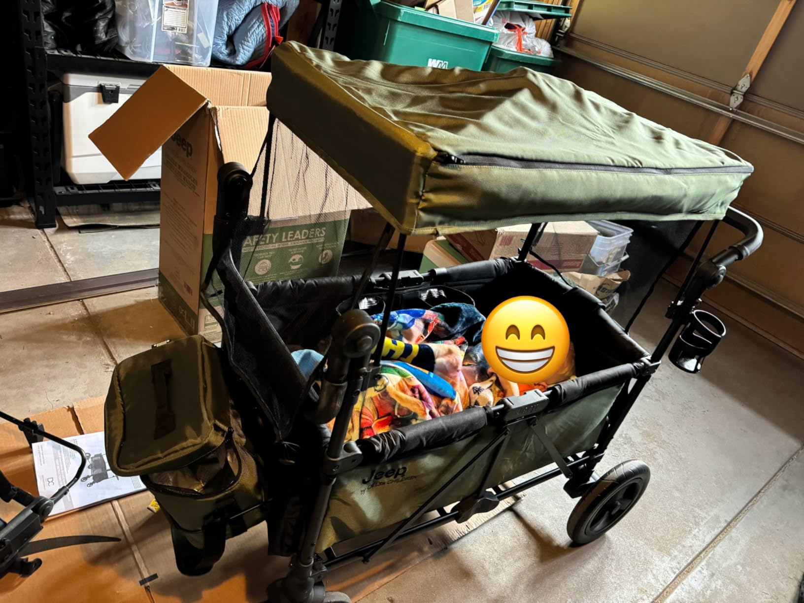 Jeep Deluxe Wrangler Stroller Wagon with Cooler Bag and Parent Organizer by Delta Children, Black/Green customer photo 2
