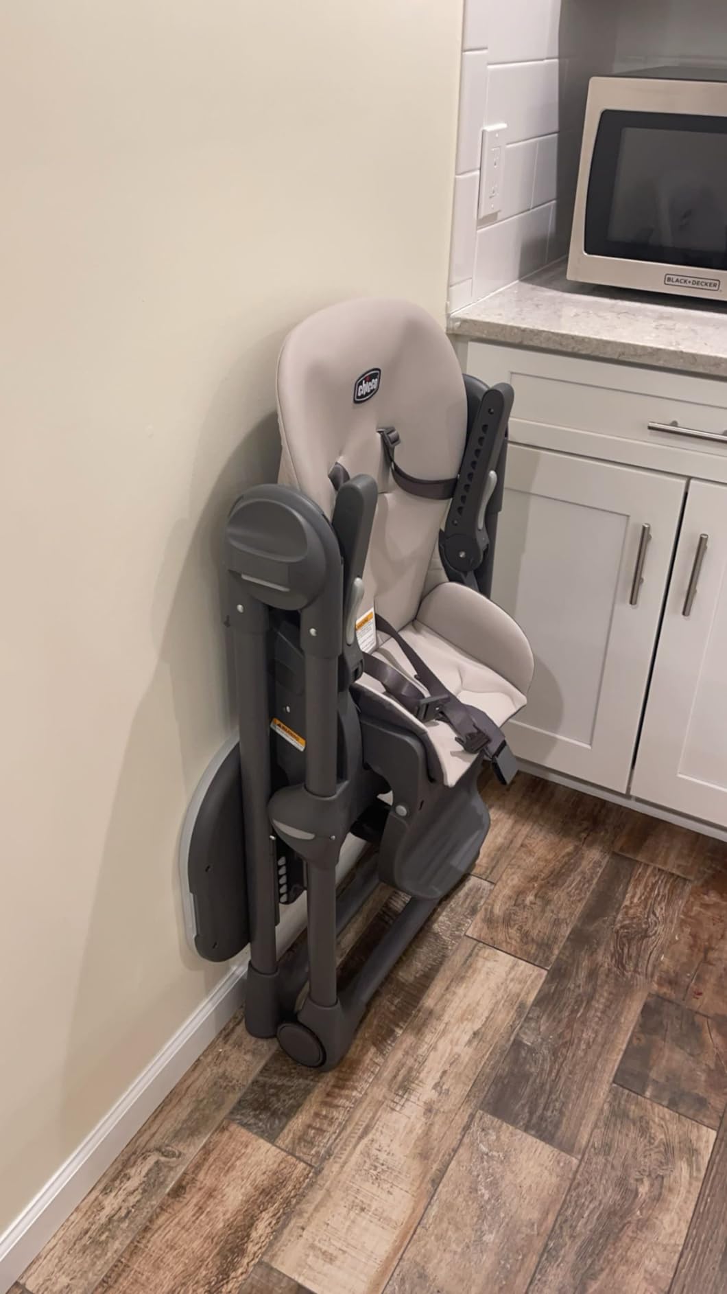 Chicco Polly Space-Saving Foldable High Chair with Easy-Clean Seat Pad, High Chair for Babies and Toddlers with Multi-Position Recline and Height Adjustment, for Children up to 40 lbs., Black/Black customer photo 1