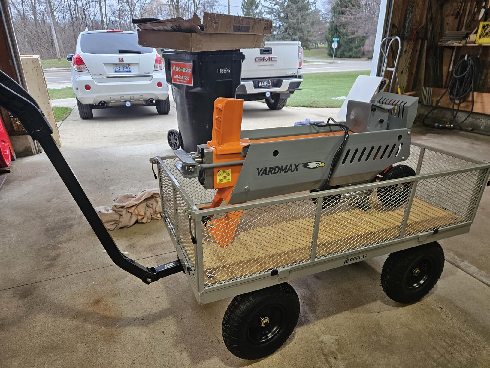 Gorilla Carts Steel Utility Cart, 4 Cu Ft Bed, 800 lb Load Capacity, Black customer photo 1