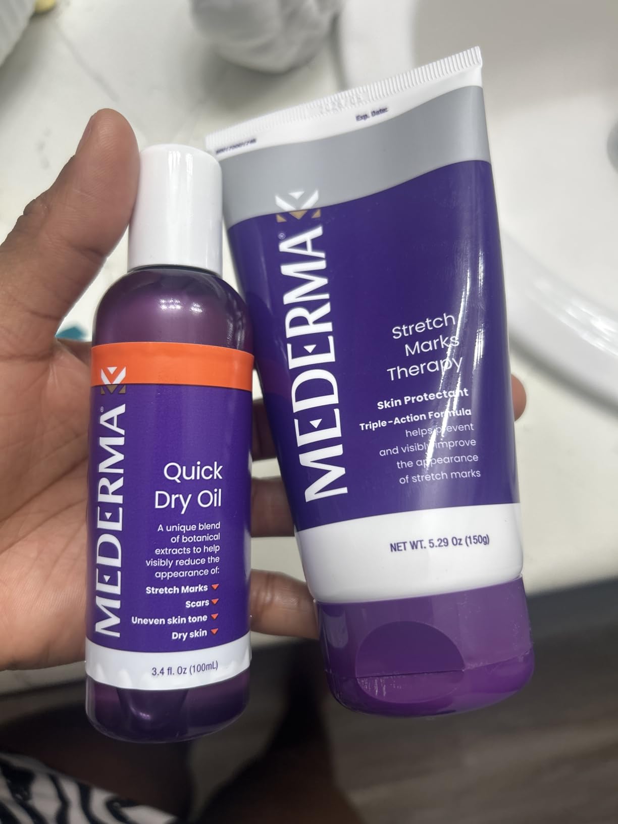 Mederma Stretch Marks Therapy - Prevents & Treats Stretch Marks, Safe for Pregnancy & Breastfeeding, Hydrates & Nourishes Skin, 5.29 oz (150g) customer photo 1
