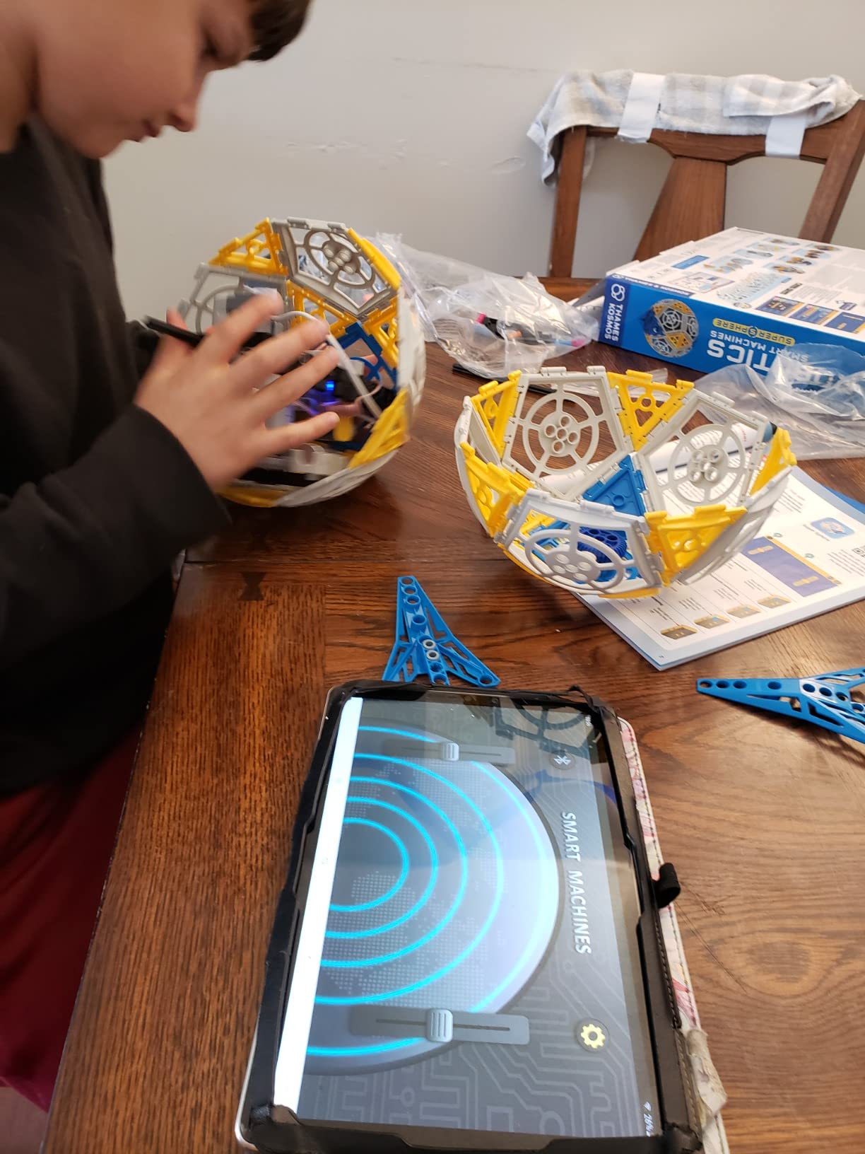 Thames & Kosmos Robotics: Smart Machines - Super Sphere STEM Experiment Kit | Build & Program a 9-inch Robotic Sphere + 6 Other Robot Models | Basic Coding | Color Manual | Requires Tablet, Smartphone customer photo 1