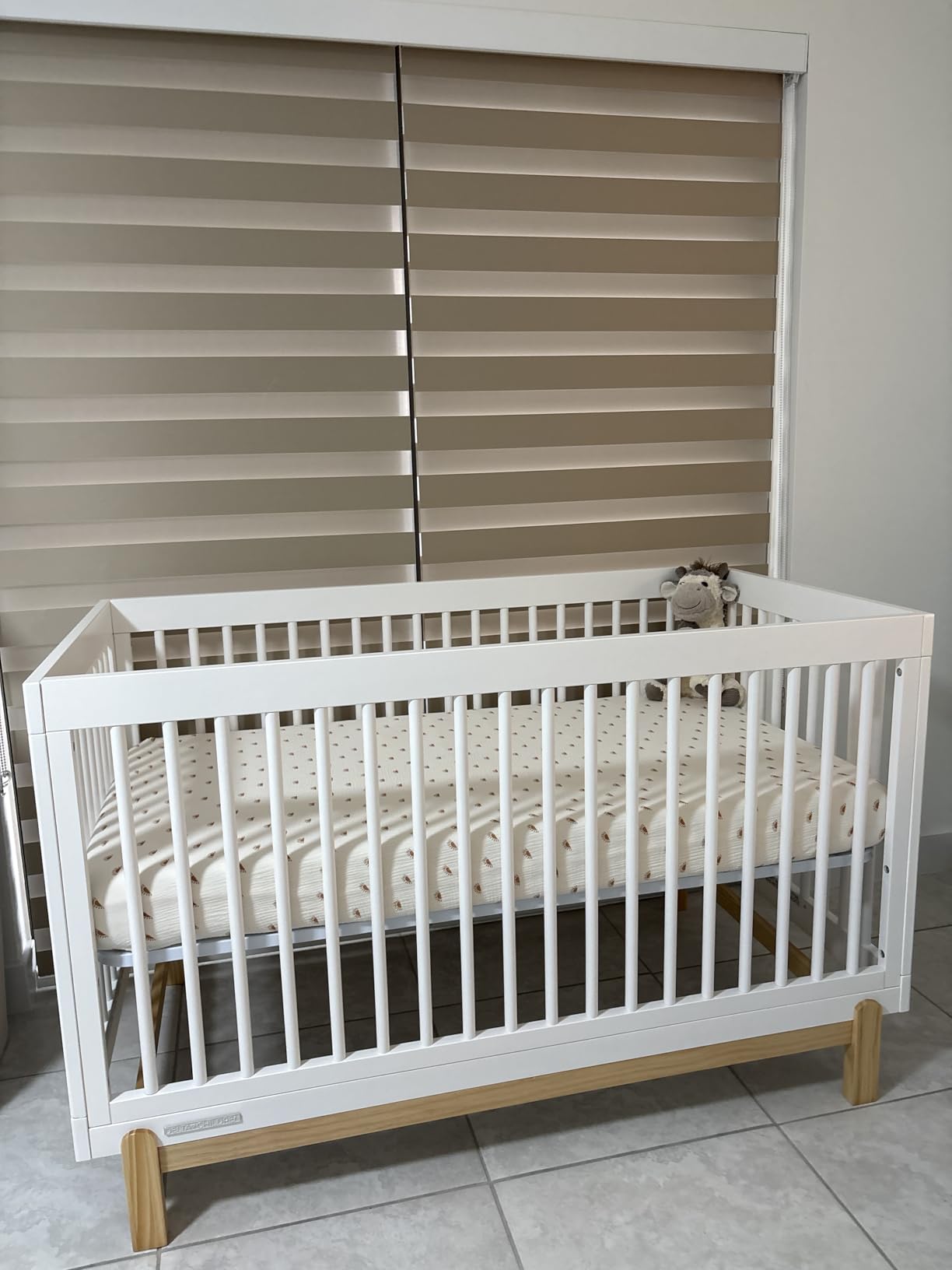 Delta Children Poppy 4-in-1 Convertible Crib, Bianca White/Natural customer photo 2