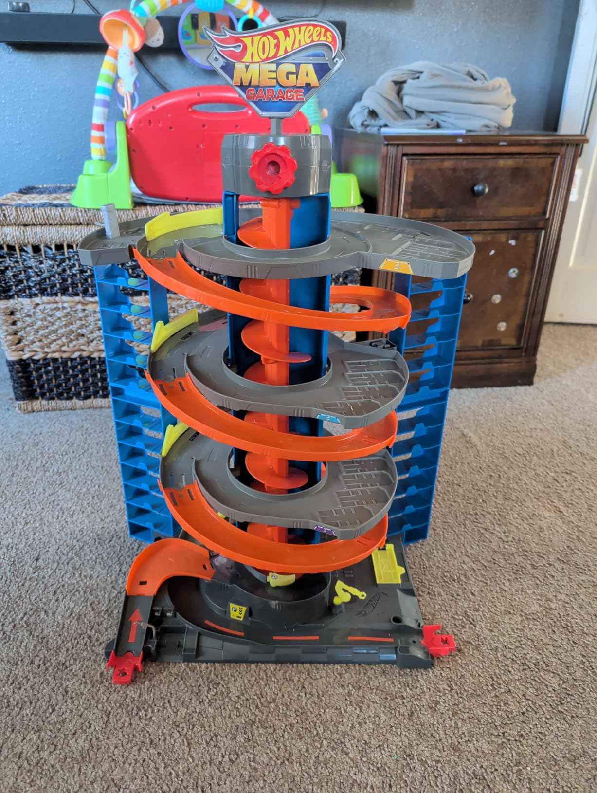 Hot Wheels City Mega Garage Playset with Corkscrew Elevator & Storage for 60+ Cars, Includes 1 Hot Wheels 1:64 Scale Vehicle, Gift for Kids 4 Years Old & Up, HFH03 customer photo 1