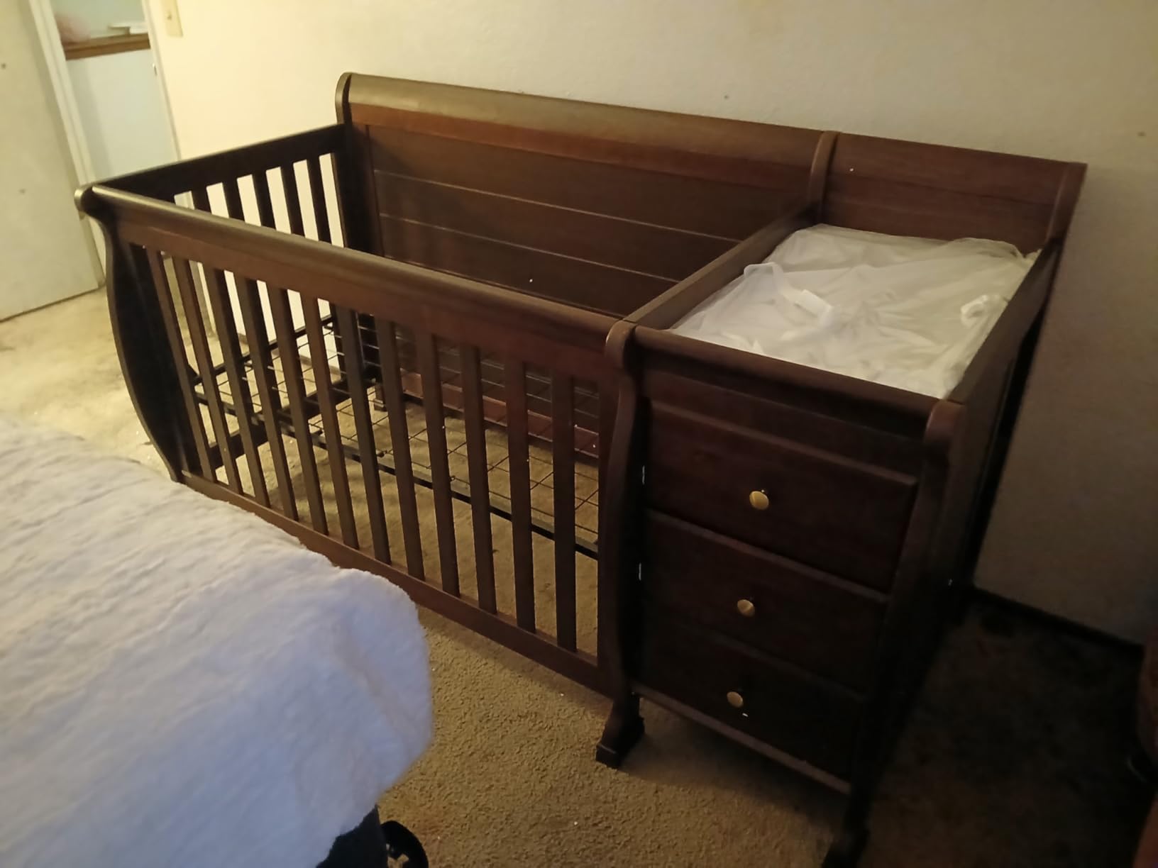 DaVinci Kalani 4-in-1 Convertible Baby Crib & Changing Table Combo - GREENGUARD Gold Certified - Toddler Bed, Daybed, Full-Size Bed Conversion - 4 Adjustable Mattress Heights - White customer photo 2
