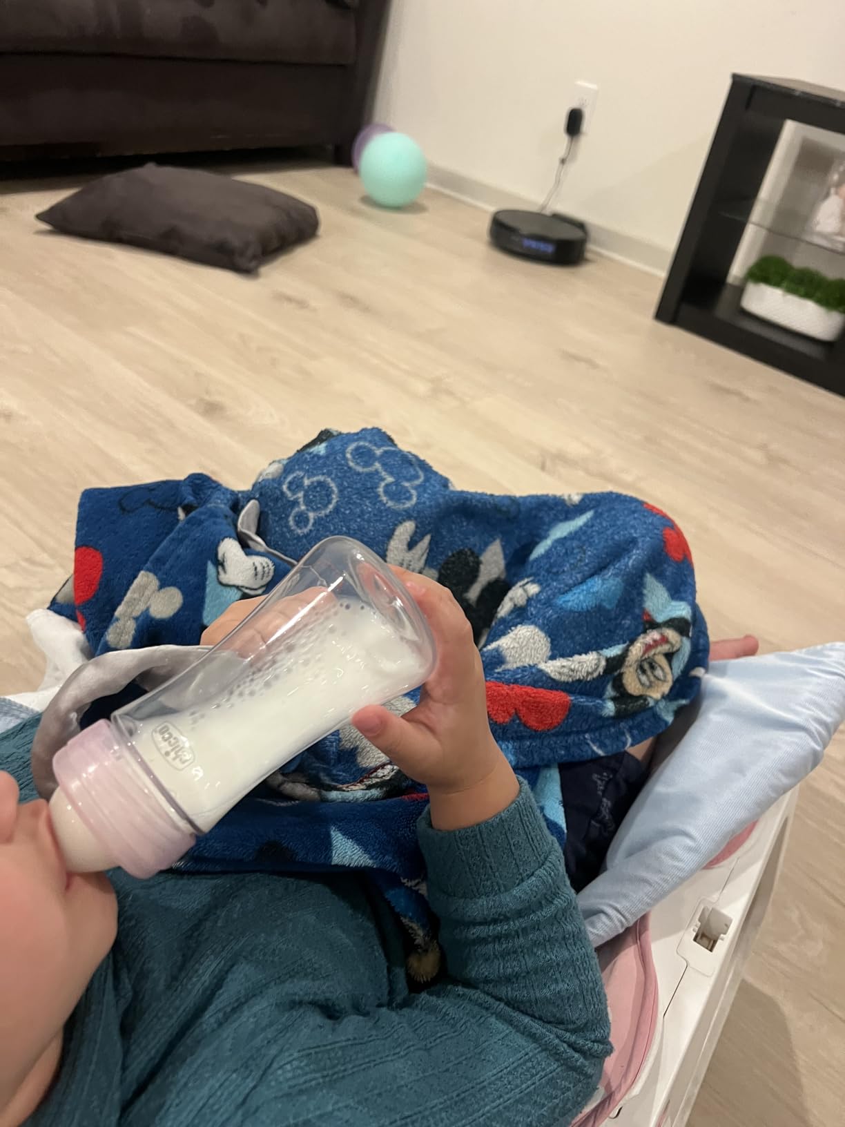 Chicco Duo Hybrid Baby Bottle Newborn Starter Giftset, Real Glass Inside, Lightweight Plastic Outside, Patented Invinci-Glass Technology, Intui-Latch Nipple, Clear/Grey customer photo 1