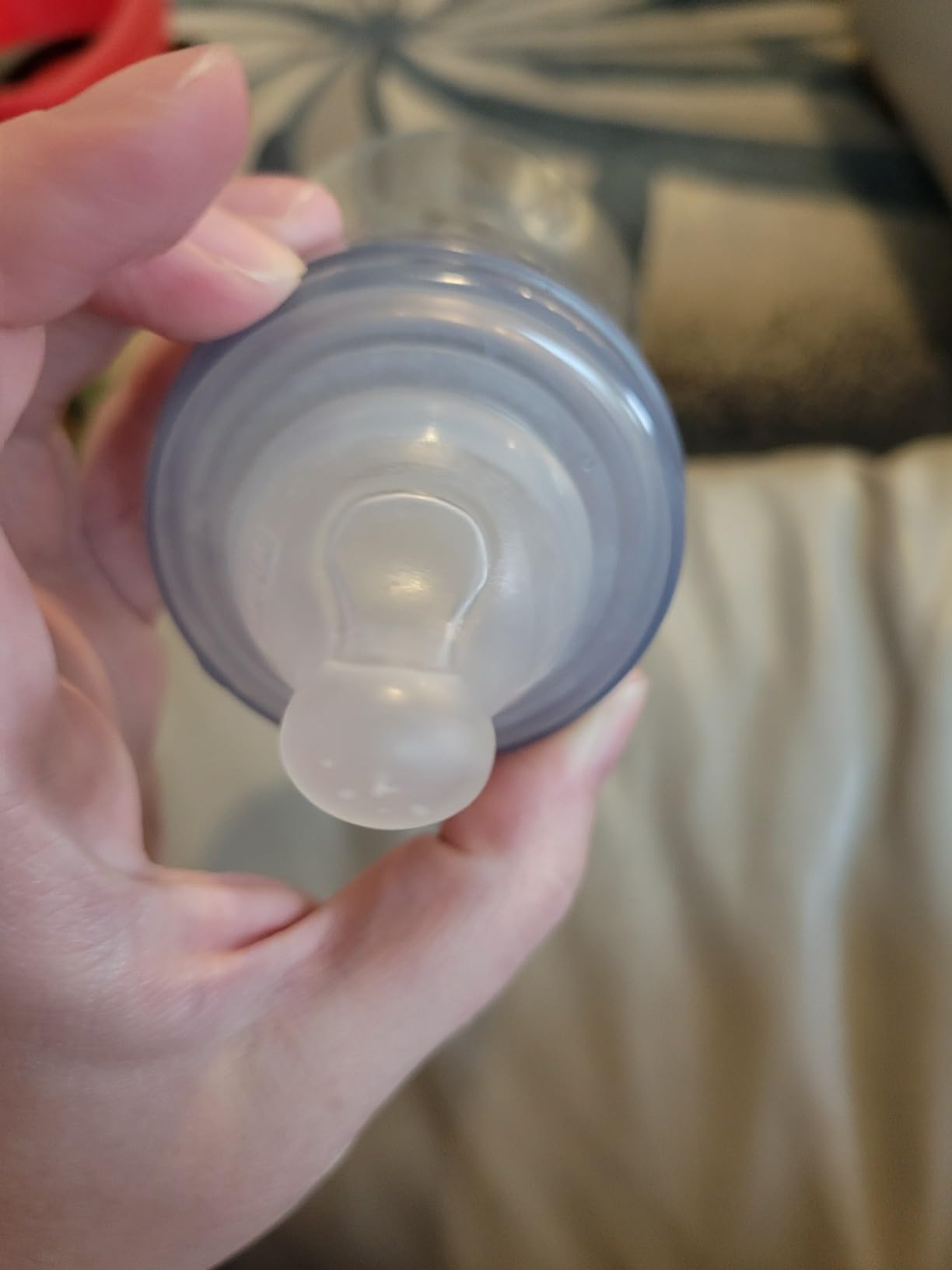 Chicco Duo Hybrid Baby Bottle Newborn Starter Giftset, Real Glass Inside, Lightweight Plastic Outside, Patented Invinci-Glass Technology, Intui-Latch Nipple, Clear/Grey customer photo 2