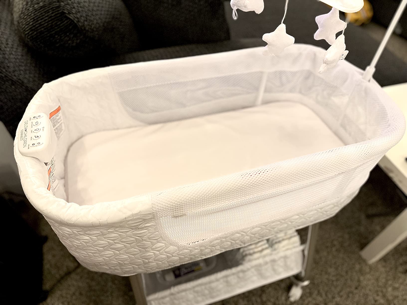 Delta Children SmartSleep Auto Glide Bassinet with Bluetooth, Alloy customer photo 1