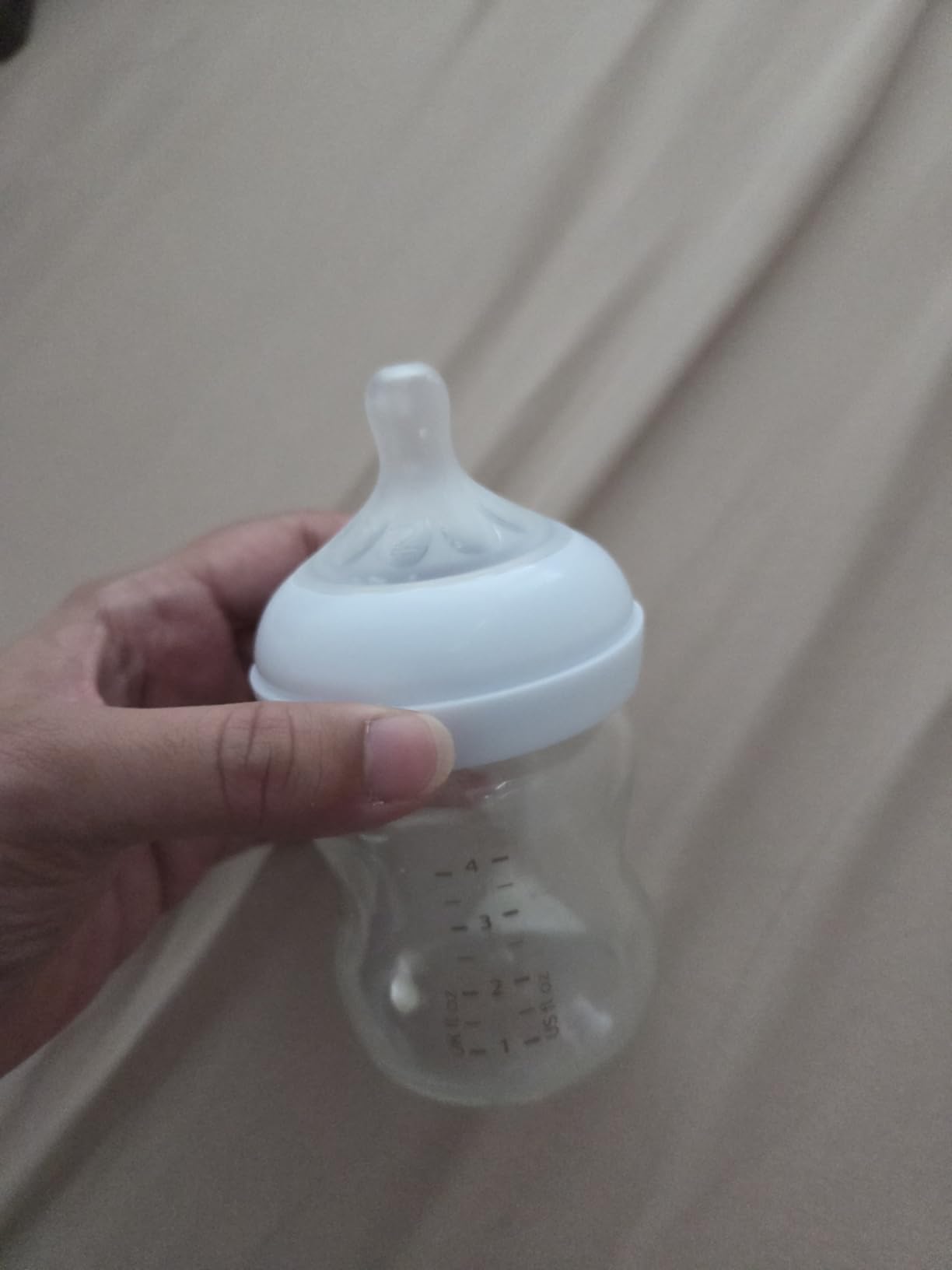 Philips Avent Natural Glass Baby Bottles with Natural Response Nipples (Slow Flow, Flow 2), 4oz, 4-Pack, SCY910/04 customer photo 1