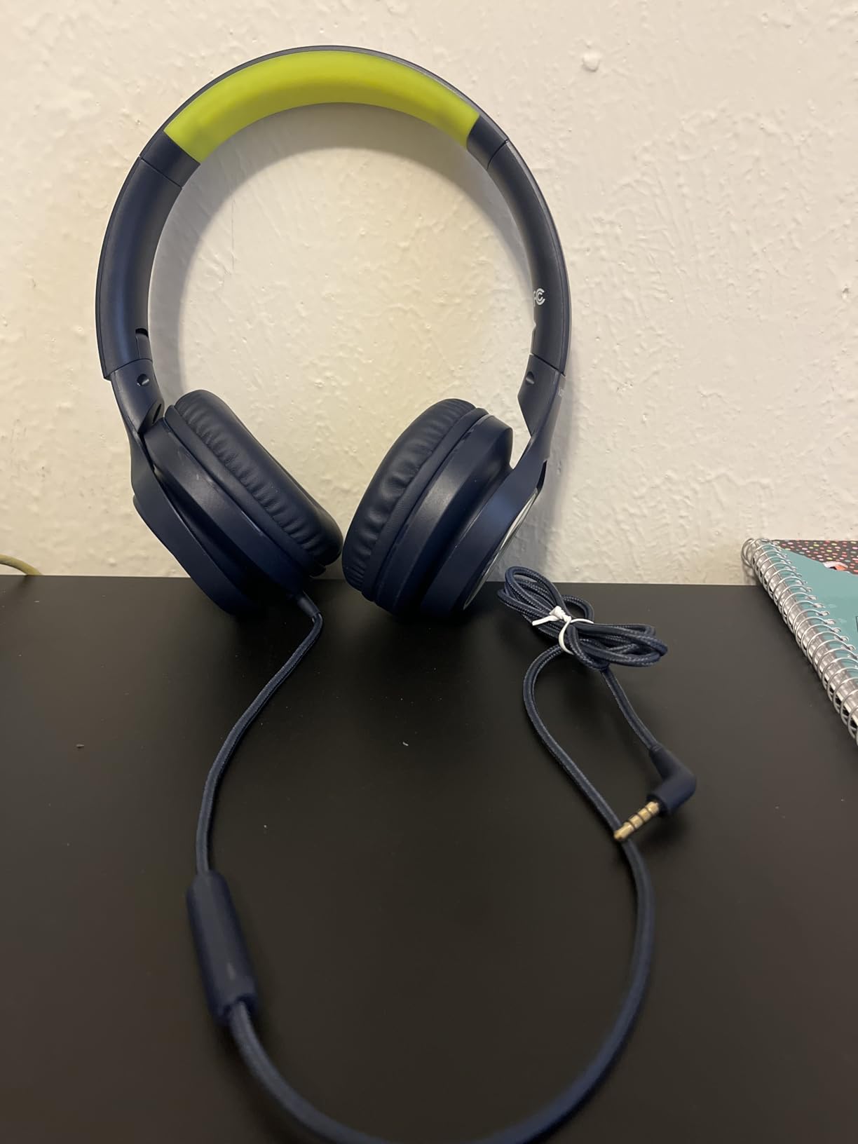 Kids Headphones with Cord, Wired Over Ear Headsets with Microphone Limited Volume 85dB/94dB, Portable Wired Headphones for Kids Boys Girls Teens Children Online School/Travel/iPad/Tablet/Cellphone customer photo 2
