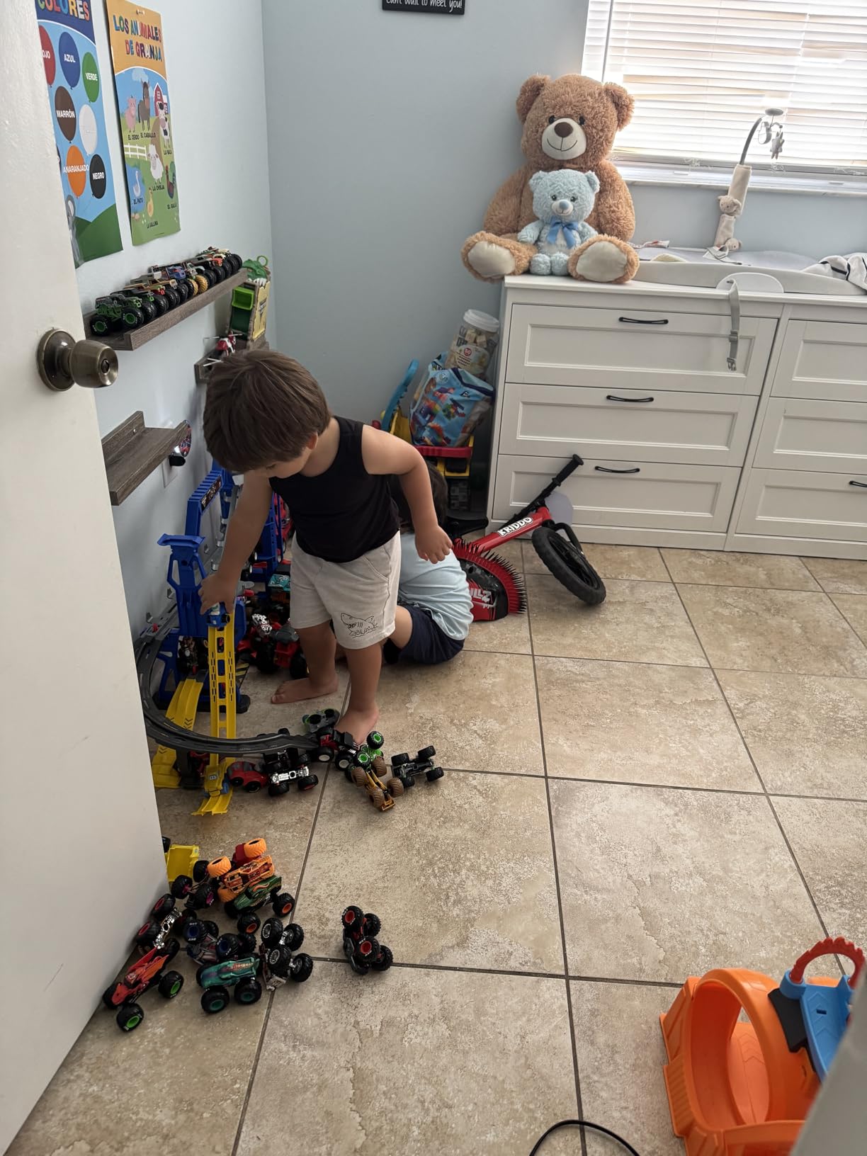 Monster Jam Garage Playset and Storage with Exclusive Grave Digger Monster Truck, Lights & Sounds, Kids Toys for Boys and Girls Ages 4 and Up customer photo 2
