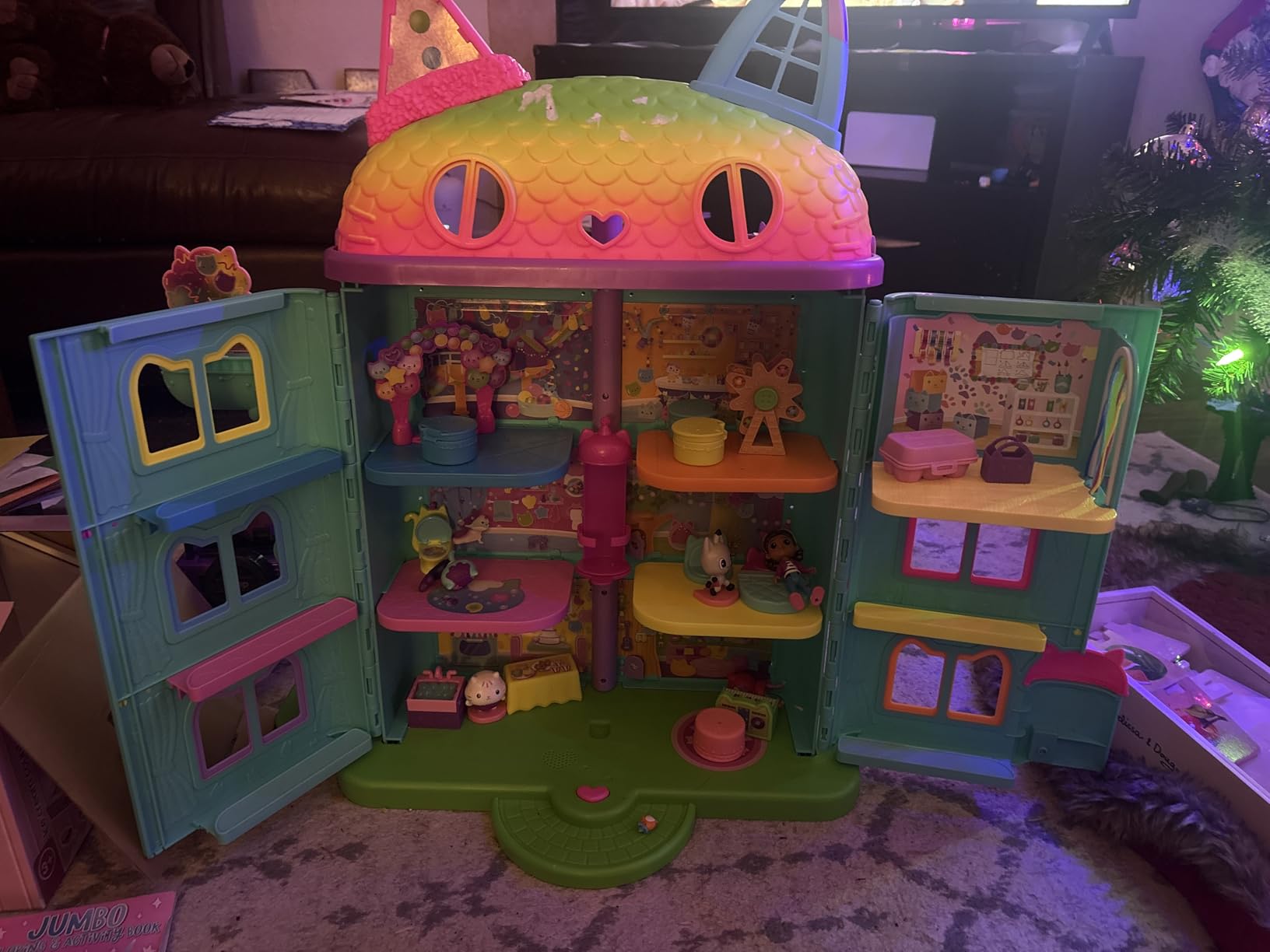 Gabby's Dollhouse, Baby Box Cat Craft-A-Riffic Room with Exclusive Figure, Accessories, Furniture and Dollhouse Delivery, Kids Toys for Ages 3 and up customer photo 2